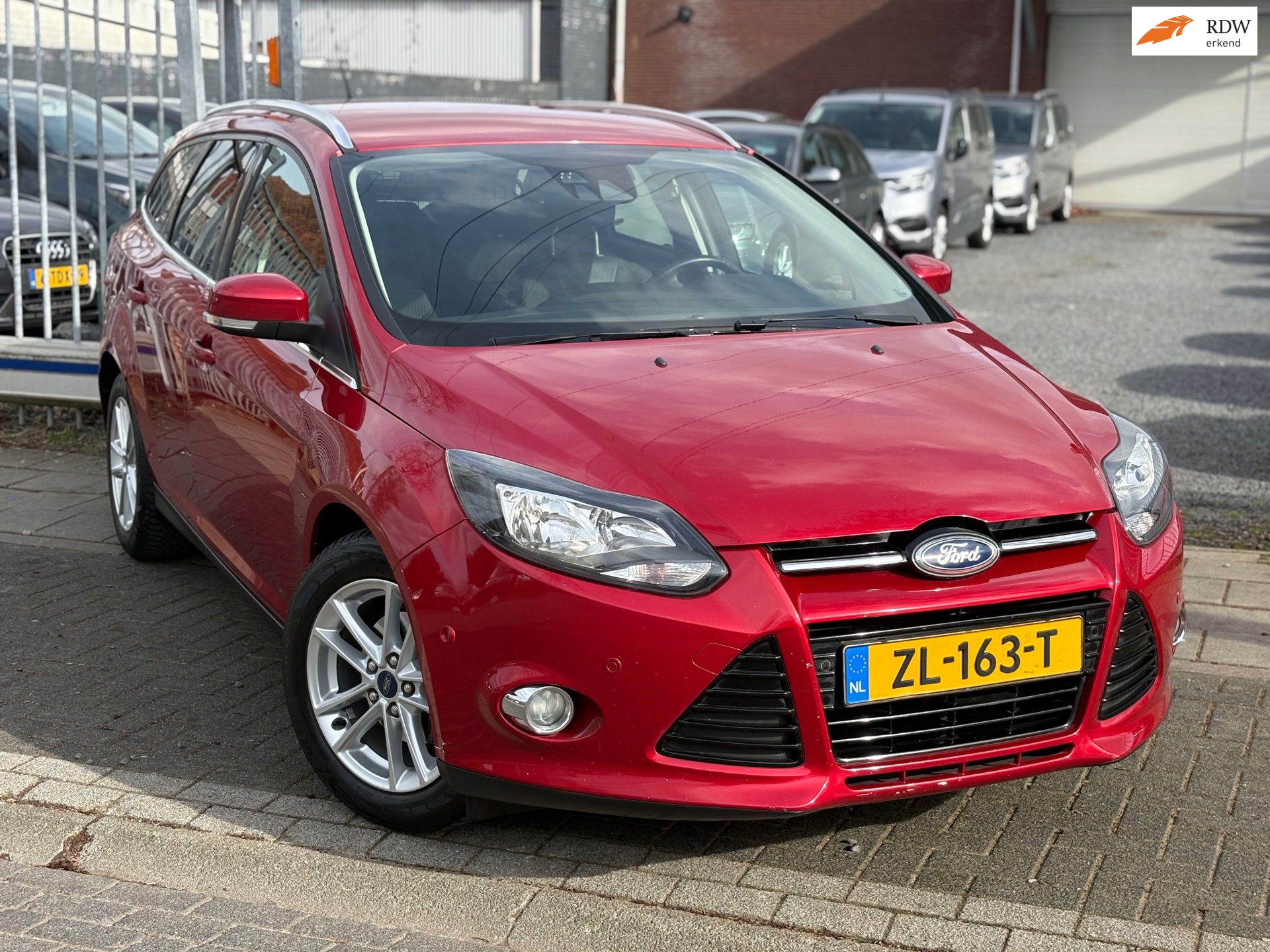 Ford Focus Wagon 1.0 EcoBoost Titanium | NWE D-Riem | Half Leder | Stoelverwarming | Navigatie |