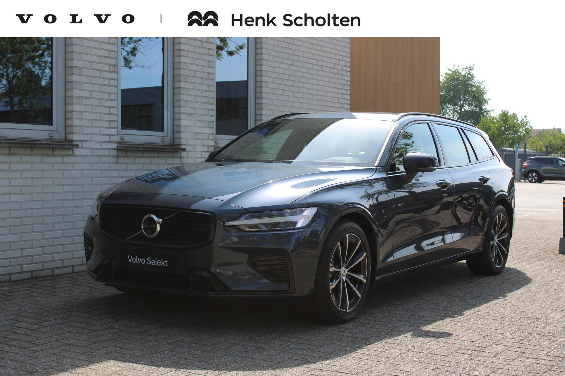 Volvo V60 2.0 T8 Plug-in hybrid AWD Plus Dark
