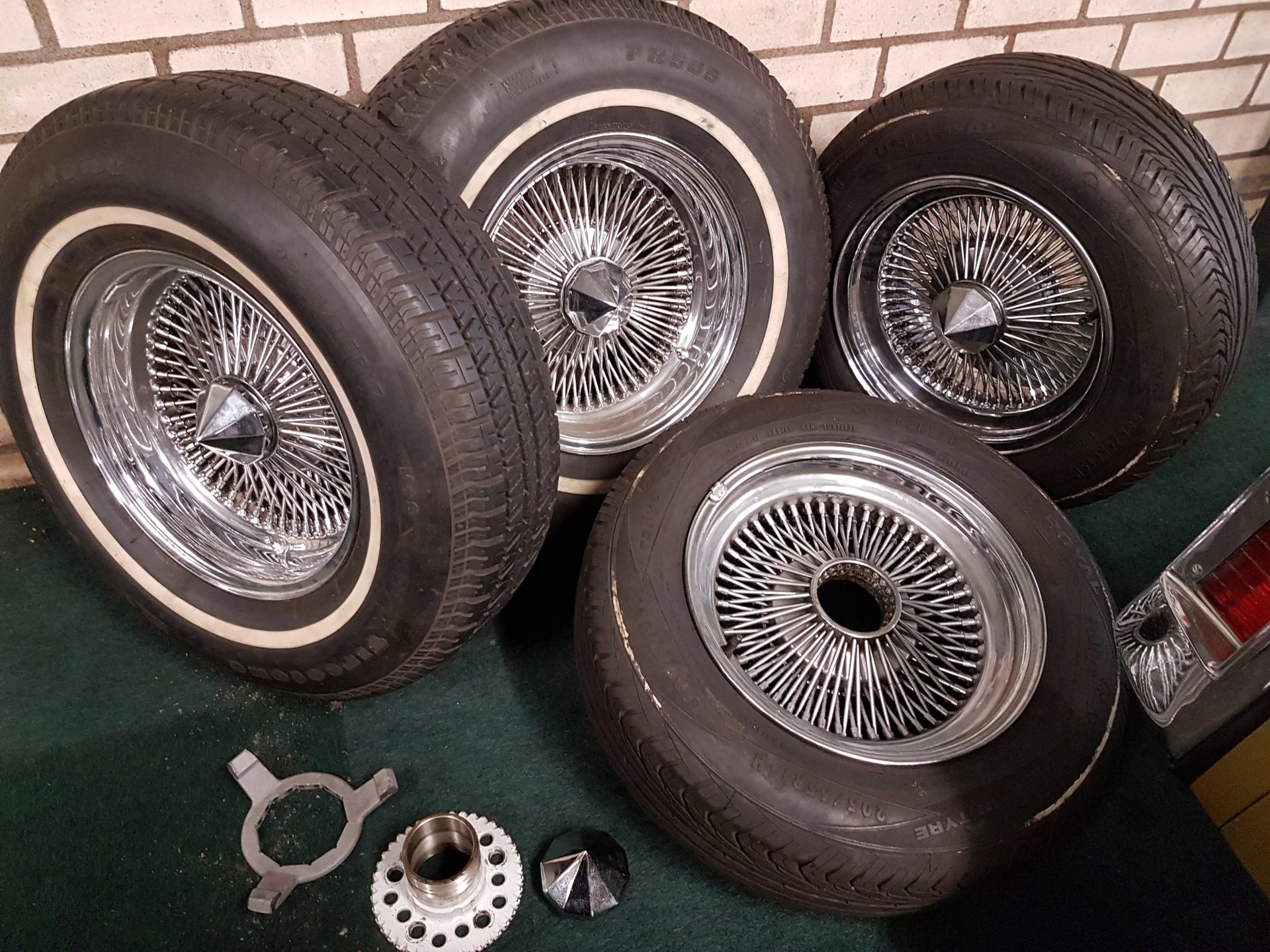 Z Chevrolet 1975 Corvette wheels set of 4 Corvette Cabrio