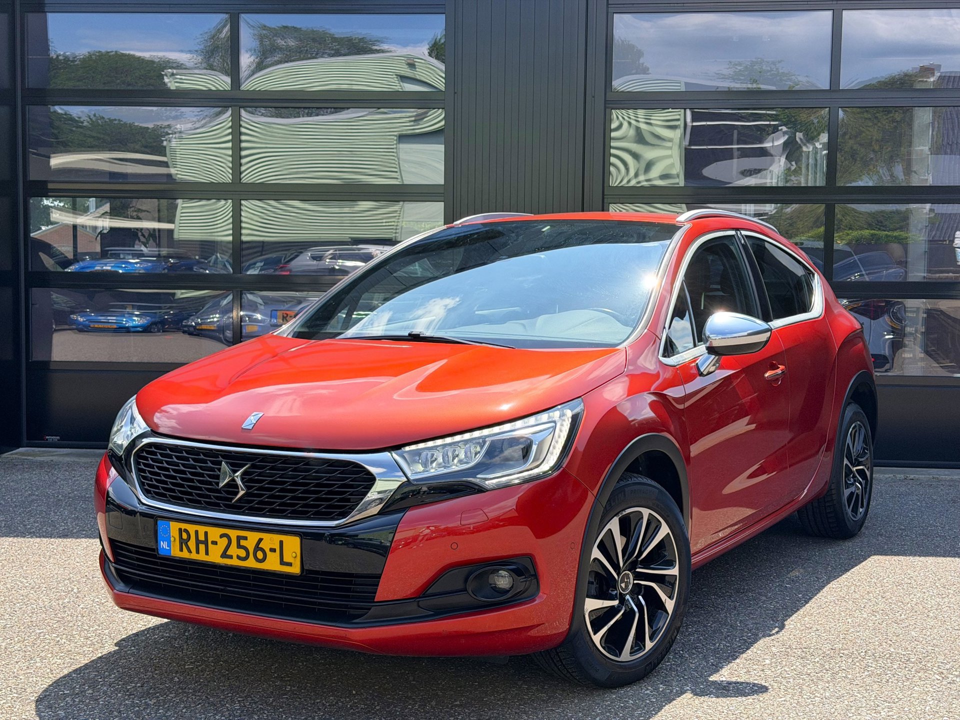 DS DS 4 Crossback 1.2 Chic Orange Edition Camera Navigatie