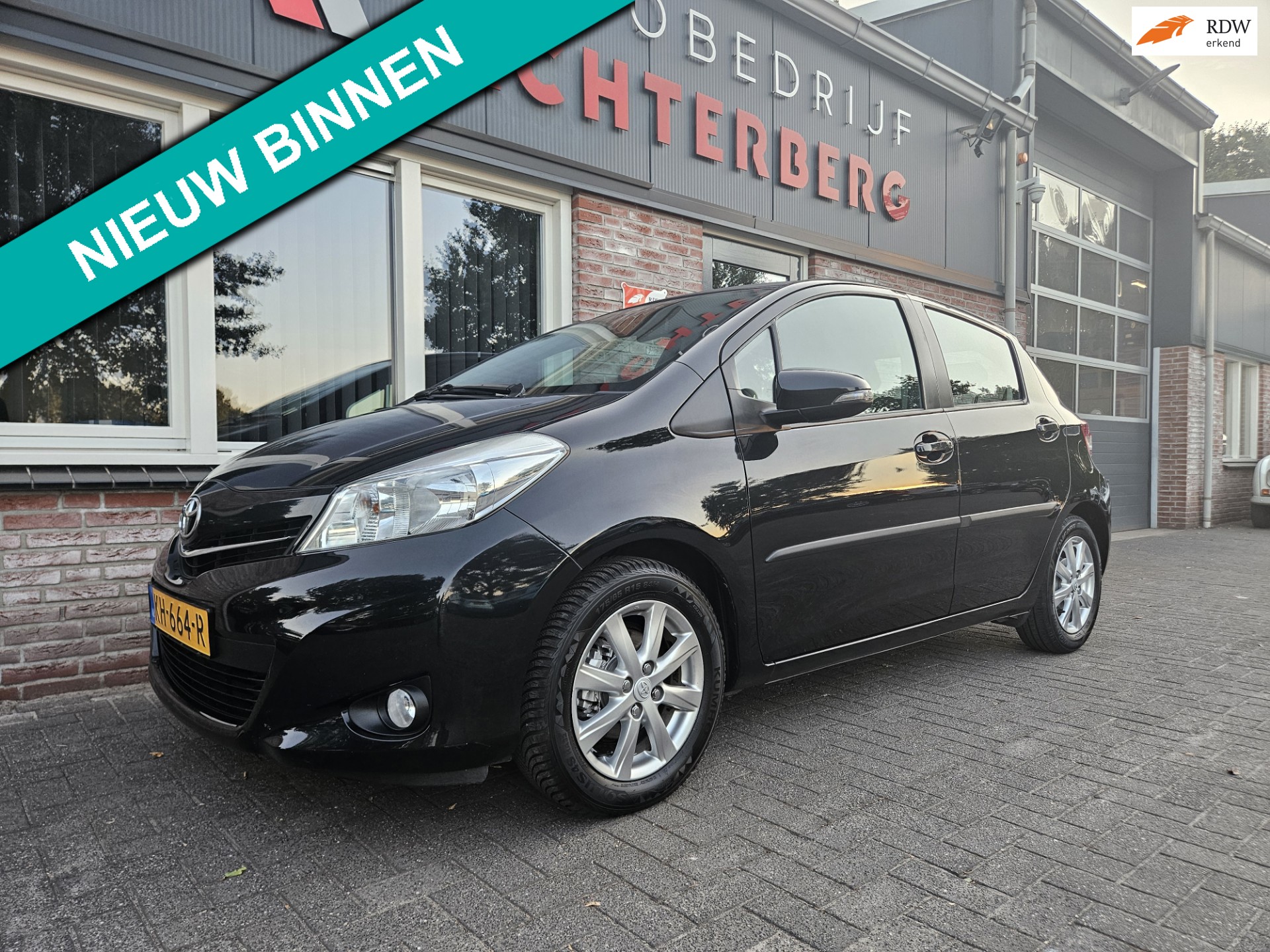 Toyota Yaris 1.0 VVT-i Aspiration Airco! Trekhaak! 5-Deurs! Nette Auto!