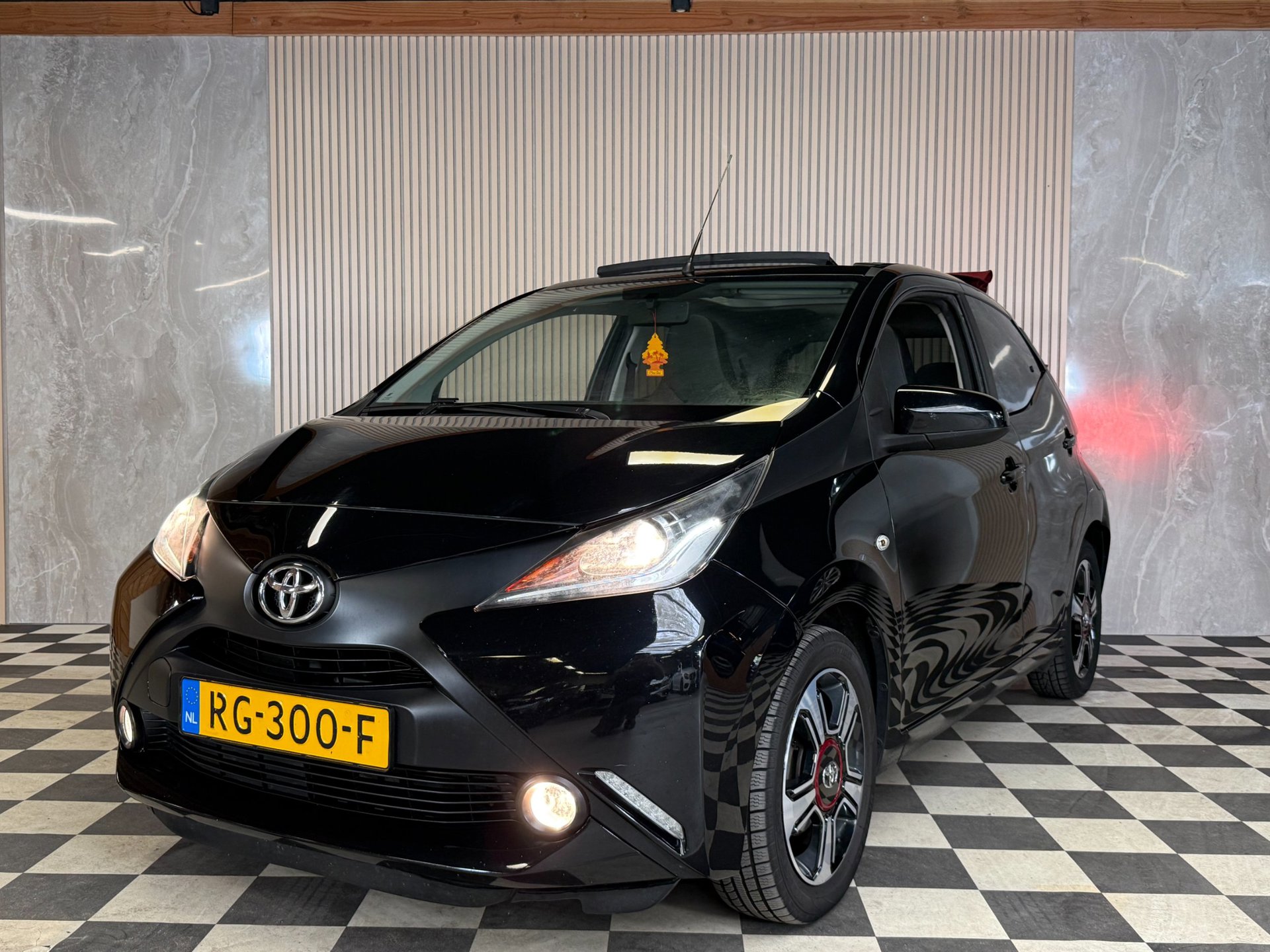 Toyota Aygo 1.0 VVT-i x-pose Open Dak Nwe Koppeling Trekhaak Airco Cruise Control