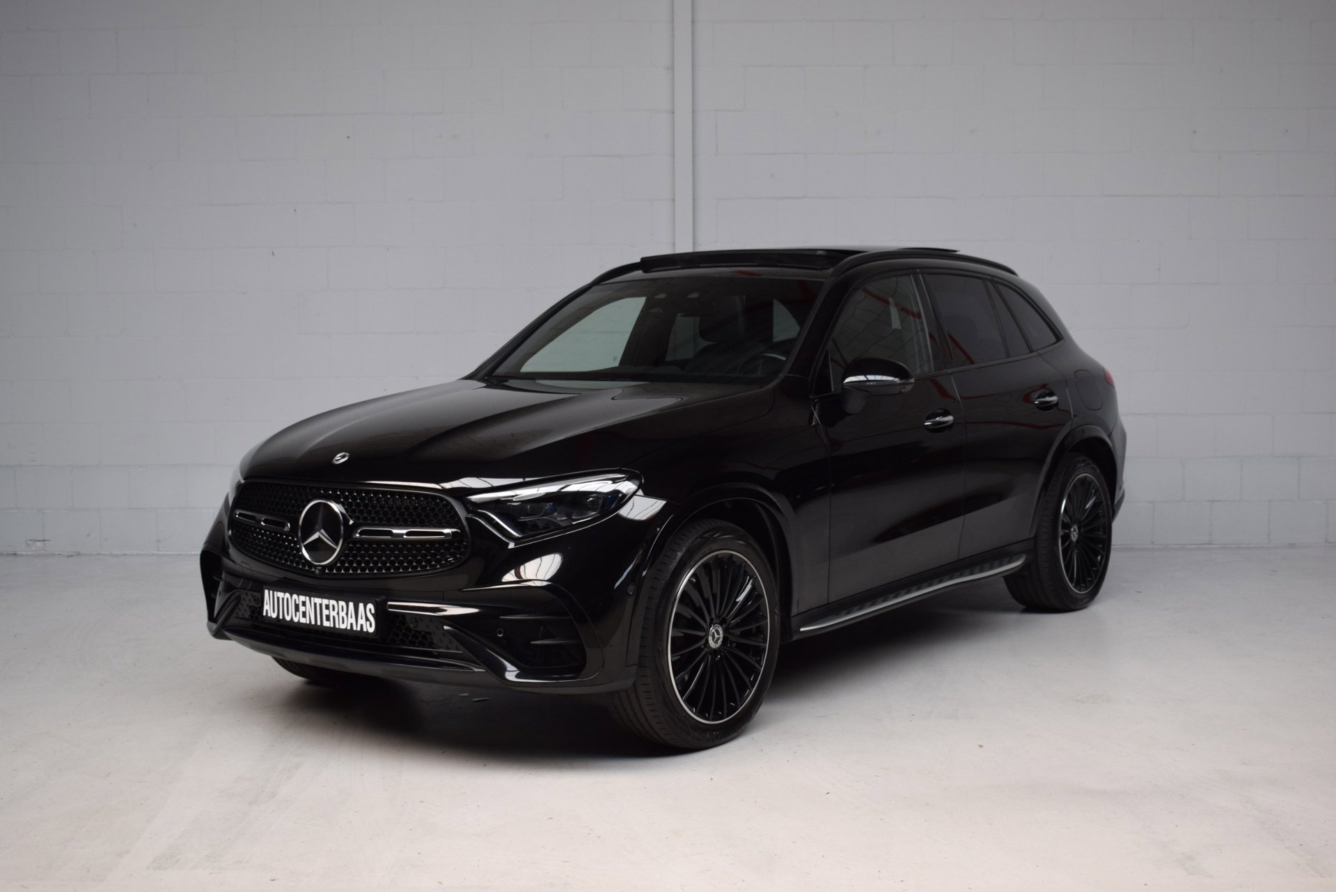 Mercedes-Benz GLC-klasse 400e 4 MATIC AMG PANORAMADAK / HEAD-UP / 4WIEL-STURING / BURMESTER / SFEERVERLICHTING / LUCHTVERING