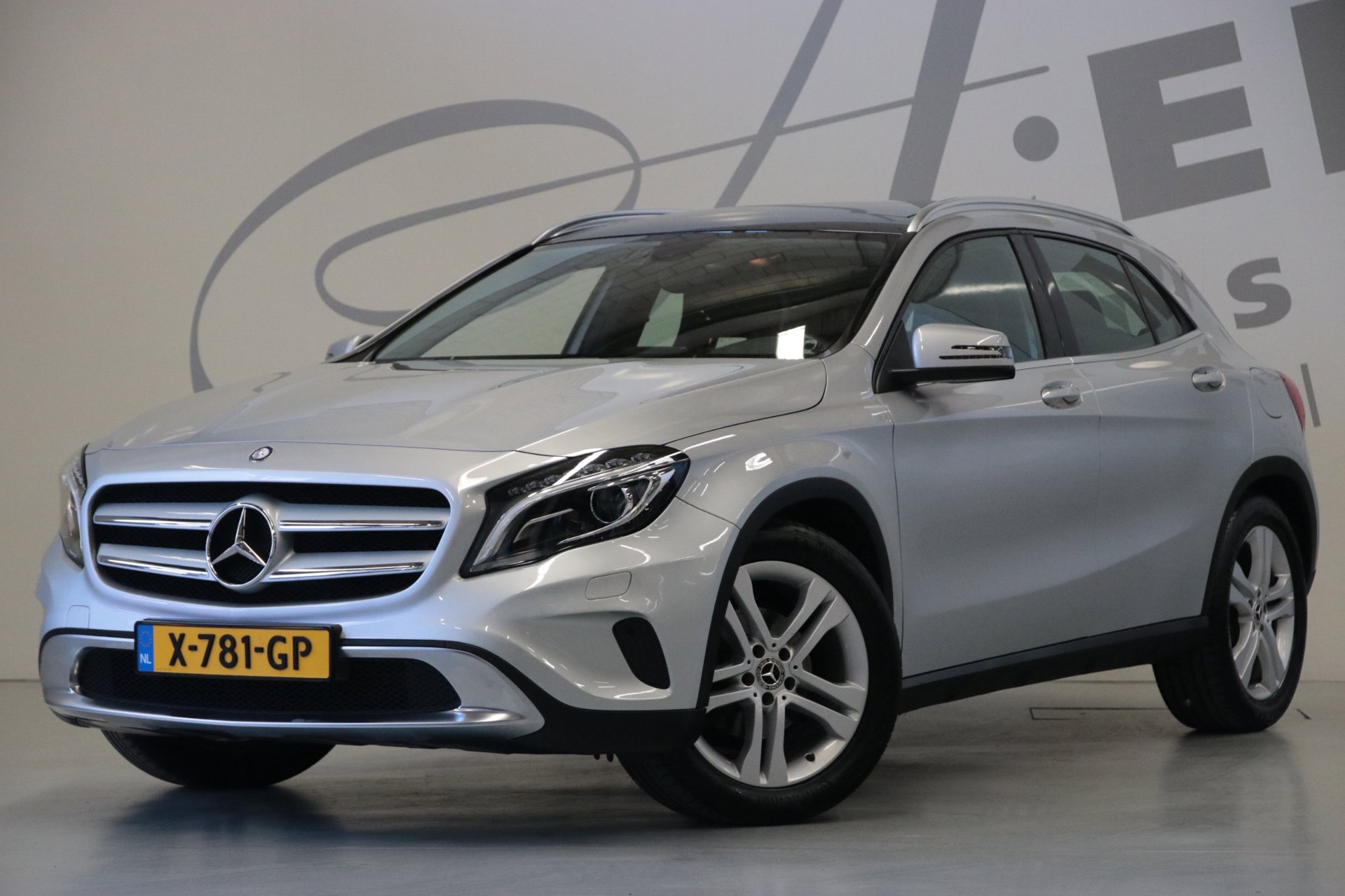 Mercedes-Benz GLA-klasse 200 Panoramadak/ Stoelverwarming