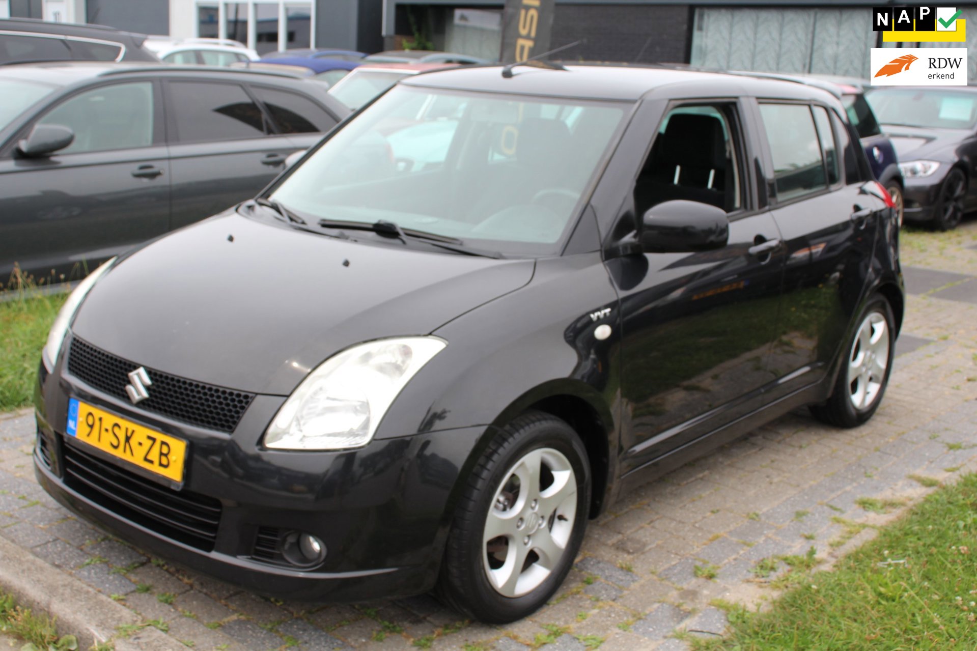 Suzuki Swift 1.5 Exclusive Sport 5-deurs Airco LM-Velgen Zwart Key-less start Elec pakket APK NAP