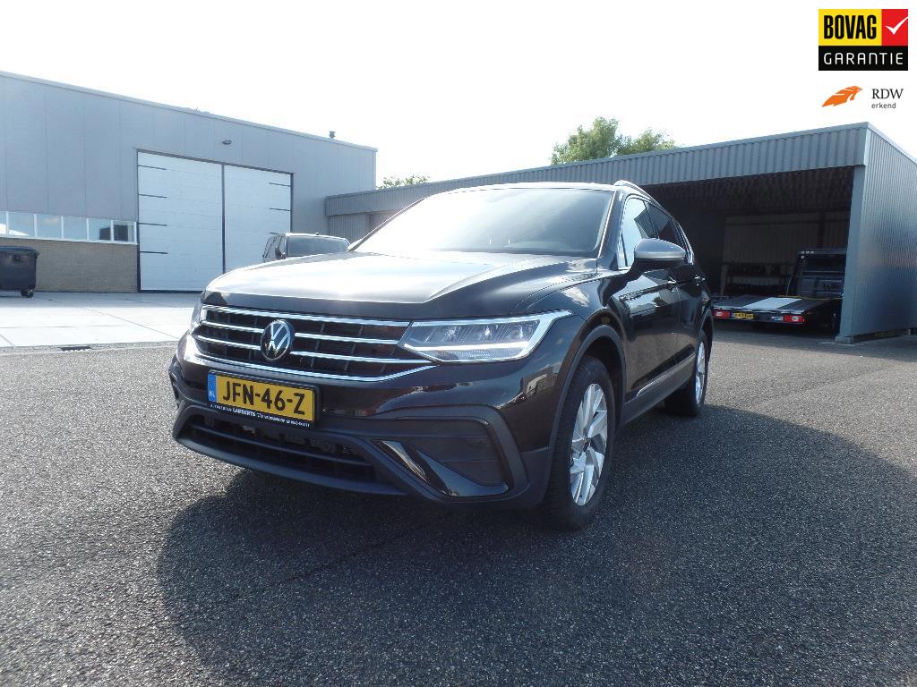 Volkswagen Tiguan Allspace 1.5 TSI R-Line Business 7 PERSOONS TREKHAAK 2025