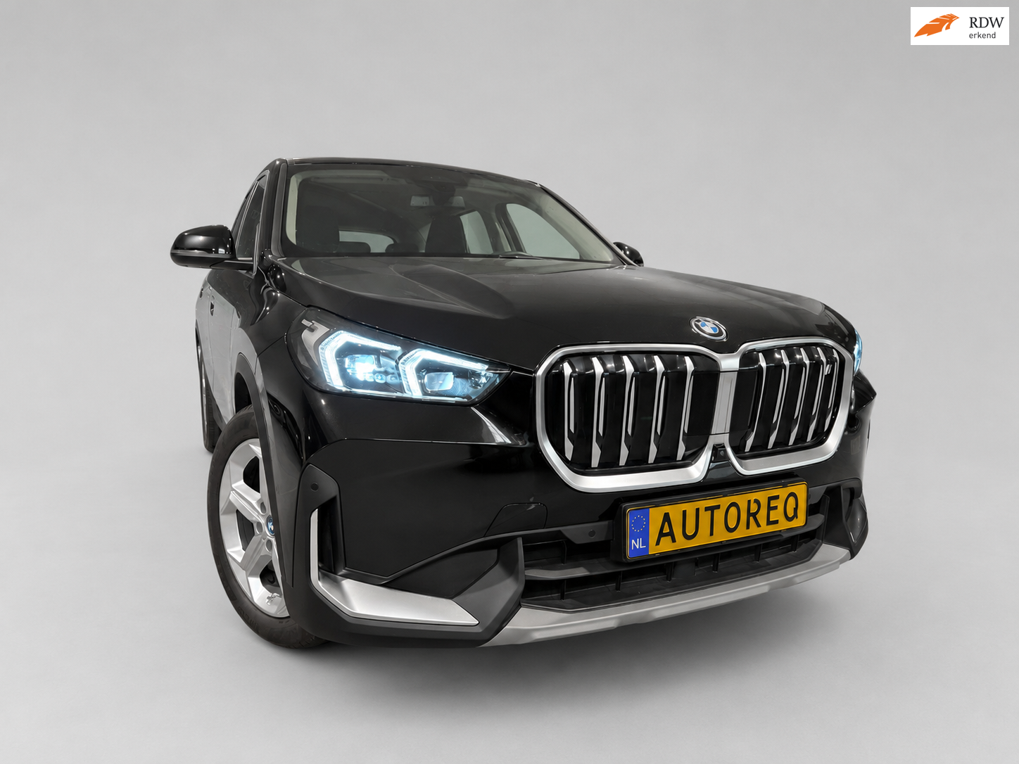 BMW IX1 XDrive30 67 kWh - Keyless - CarPlay - HuD - Navigatie - Camera - Rijklaar - Incl BTW