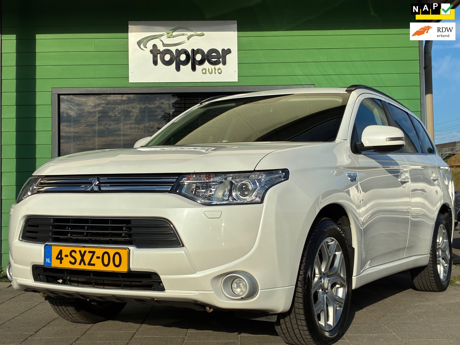 Mitsubishi Outlander 2.0 PHEV Instyle|2e Eigenaar|Panoramadak|Camera|Navigatie|CruiseControl|Climatronic|Trekhaak
