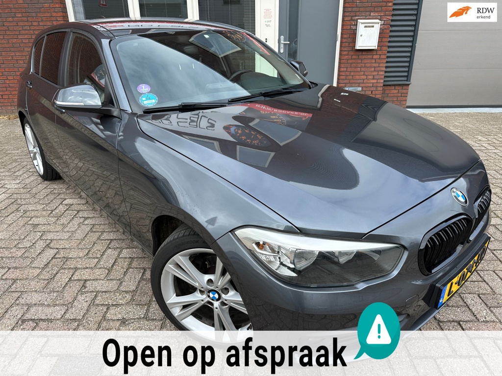 BMW 1-serie 116i Sport / Camera / PDC / Carplay / Stoelverwarming