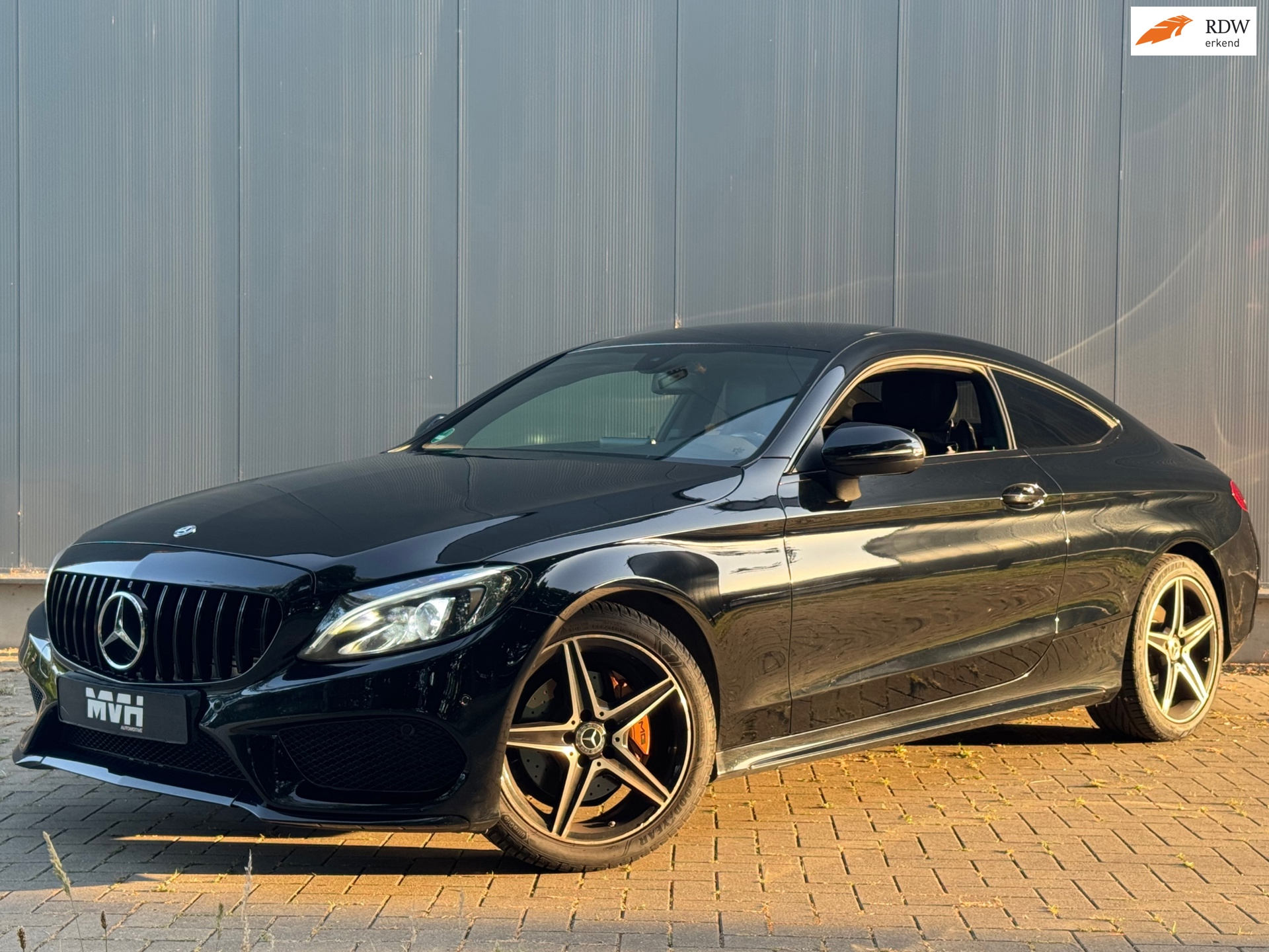 Mercedes-Benz C-klasse Coupé 200 - Leder - Climate - Navi - PDC - LED - Panamericana - 18'' AMG