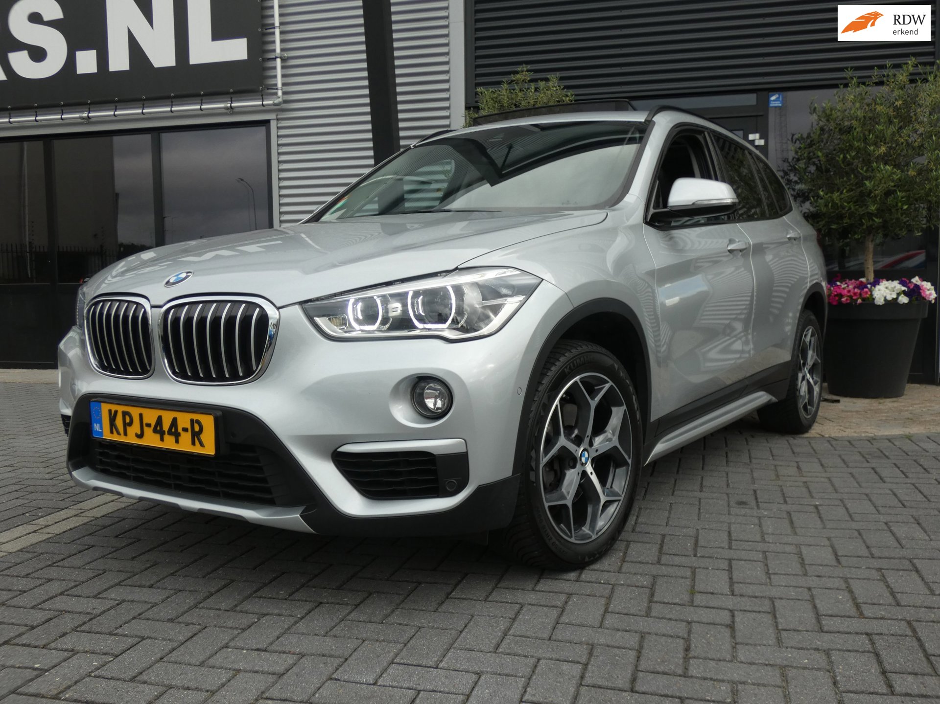 BMW X1 SDrive18i High Executive Airco|Eleck. pakket|LM|Pano dak