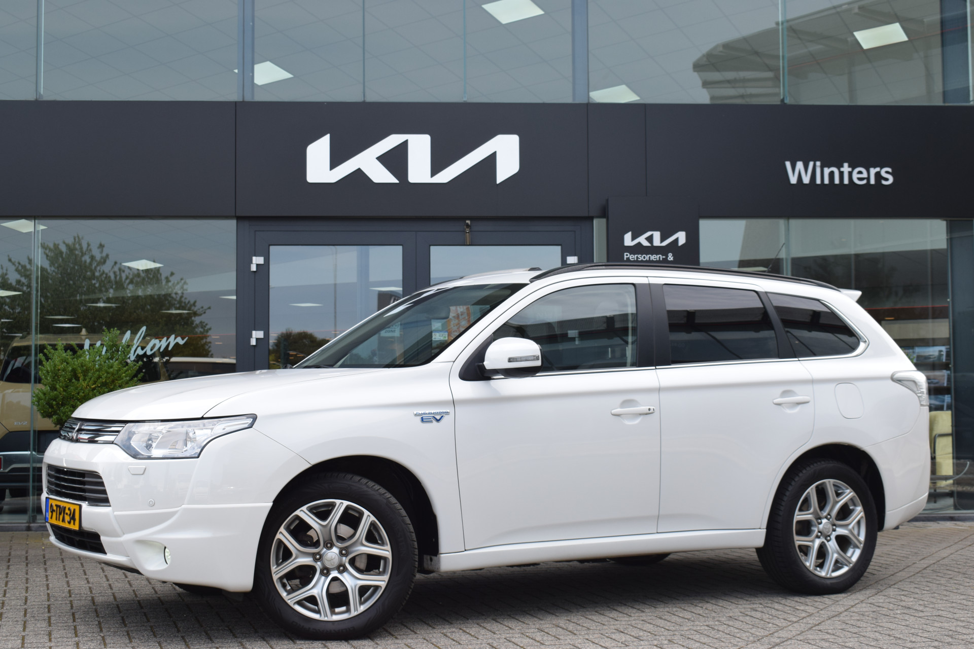 Mitsubishi Outlander 2.0 PHEV instyle+