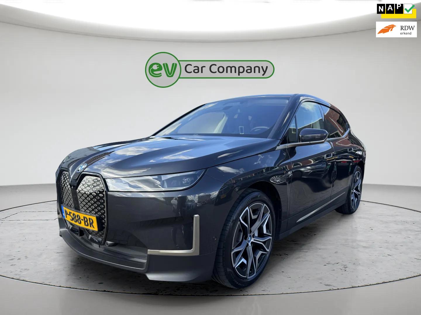 BMW IX XDrive50 High Executive 112 kWh | SOH 90% | Individual | Softclose | Stoelventilatie | Carplay | Adapt Cruise | Dealer ondh
