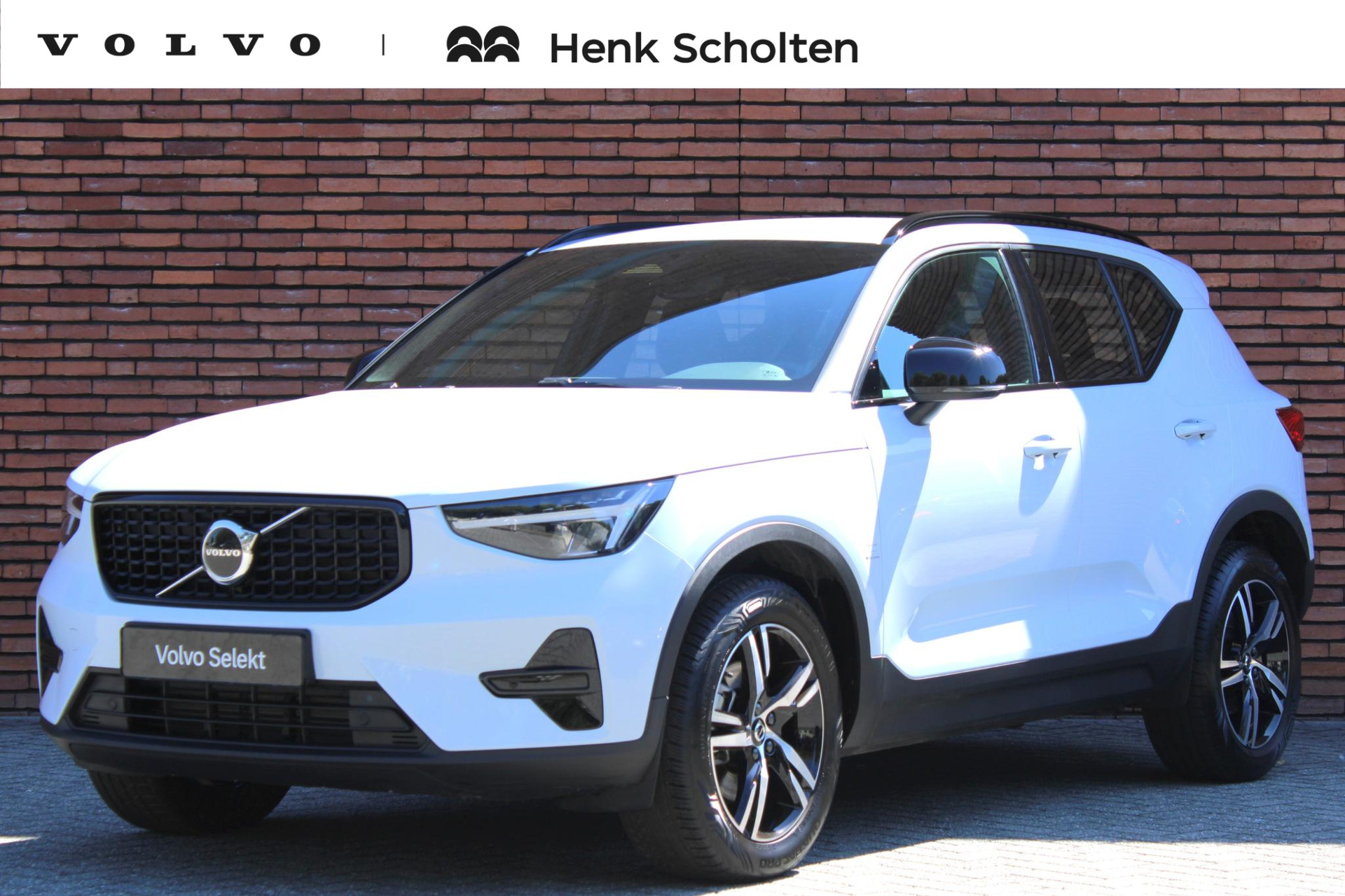 Volvo XC40 2.0 B4 Plus Dark |
