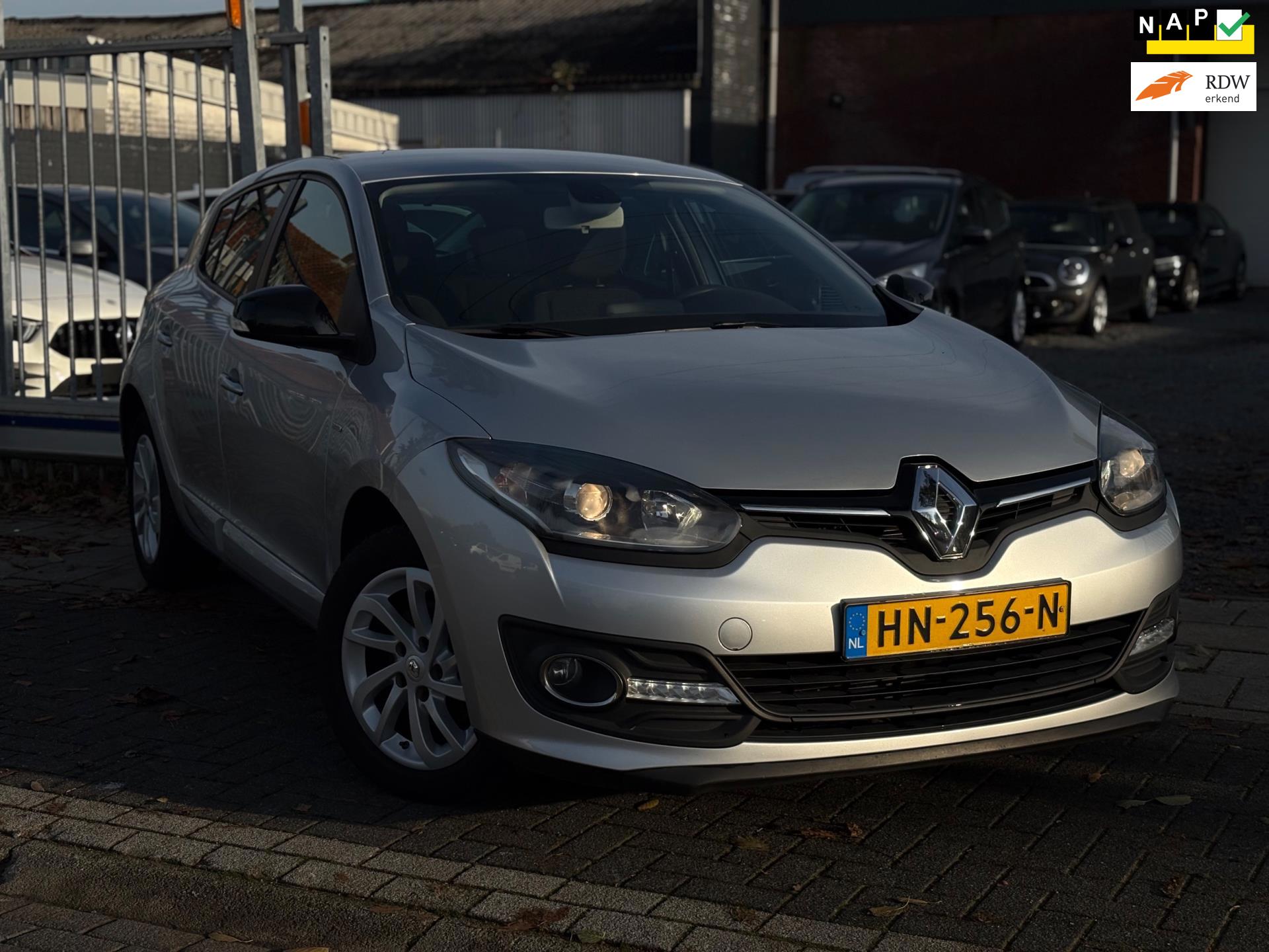 Renault Mégane 1.2 TCe Limited | Navigatie | 16” LMV | Cruise control | Airco |