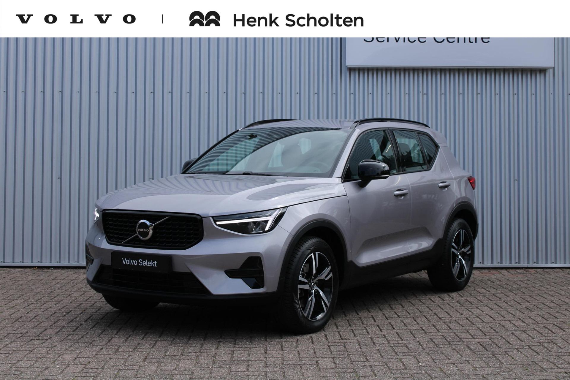 Volvo XC40 2.0 B4 Plus Dark |