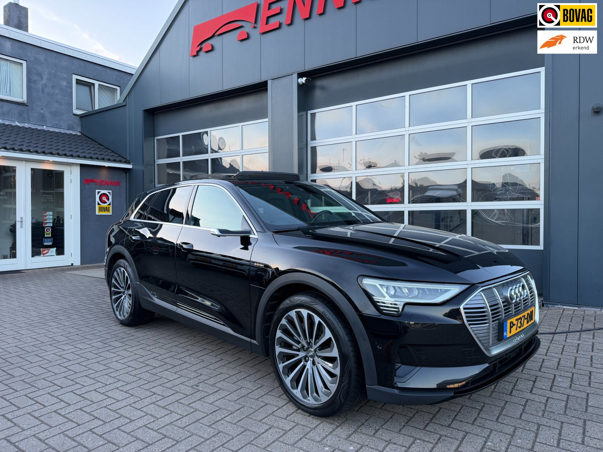 Audi E-tron E-tron 55 quattro advanced Pro Line Plus 95 kWh / Pano / Top View / Night Vision / Head-Up / Trekhaak / Luchtvering .