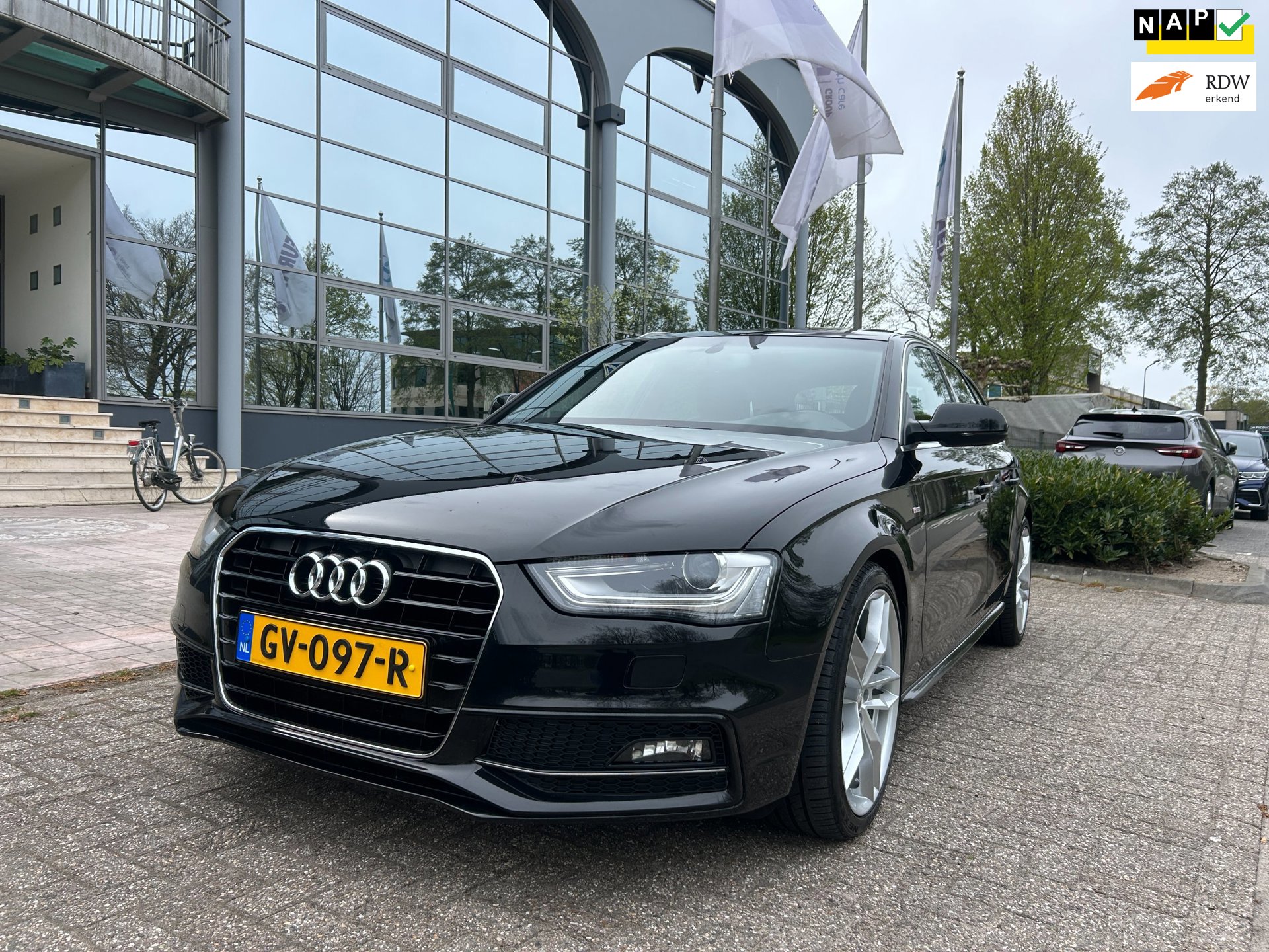 Audi A4 Avant 2.0 TDI S Line aut ,panod,19 inch,half leder,1eigenaar