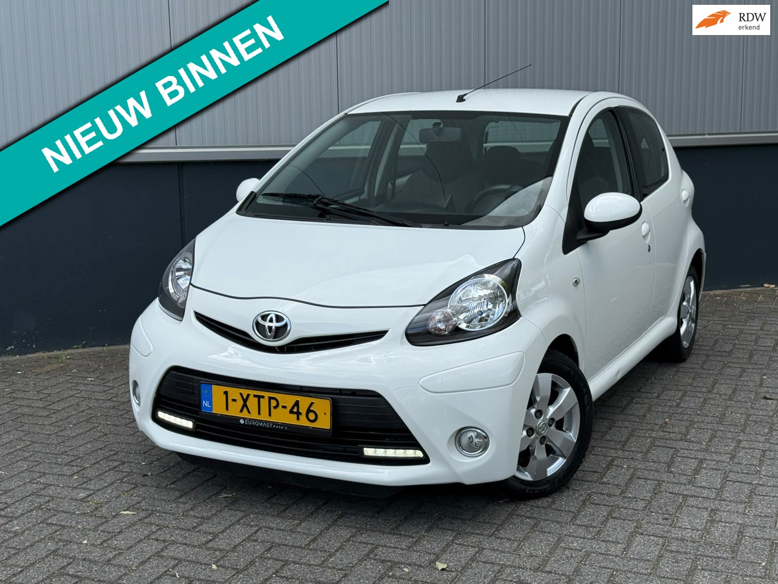 Toyota Aygo 1.0 VVT-i Dynamic Orange Carplay Airco Elektrische Ramen Nieuwe Apk