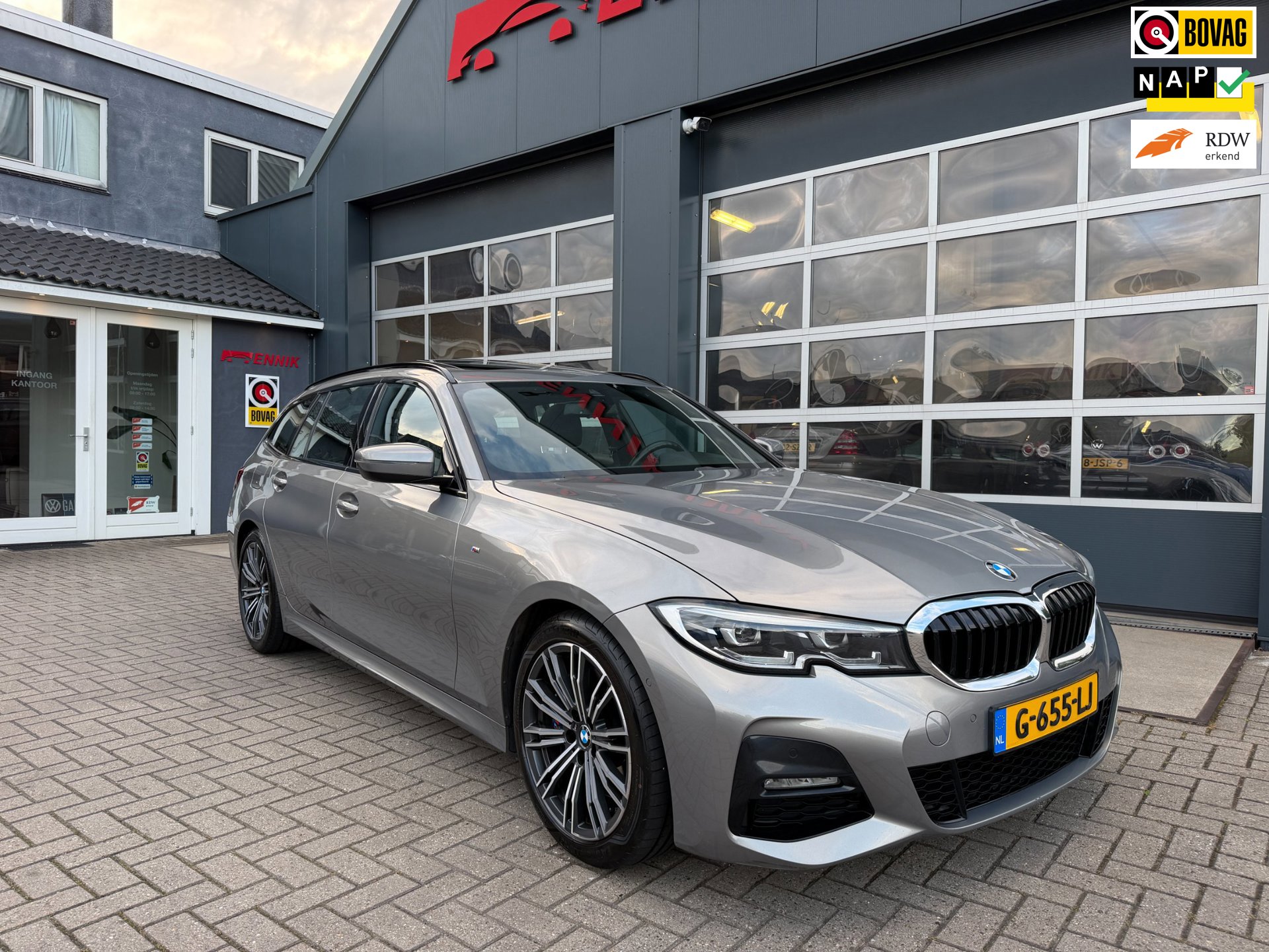 BMW 3-serie Touring 330i High Executive Edition M-Sport / Pano / Trekhaak / NL auto met NAP.