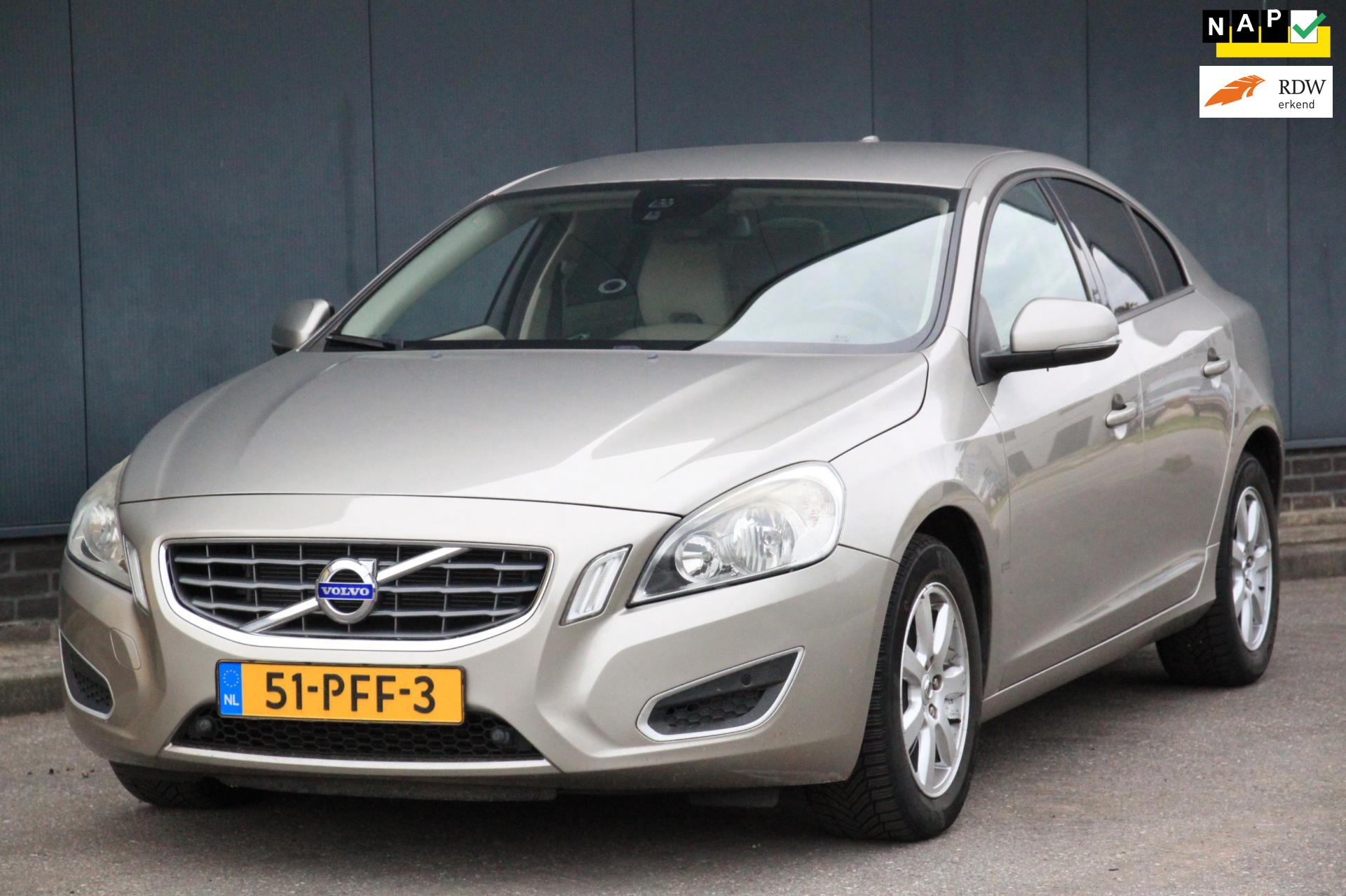 Volvo S60 1.6 T4 Kinetic Navigatie/Parkeersensor v,a/Apk 07-2027