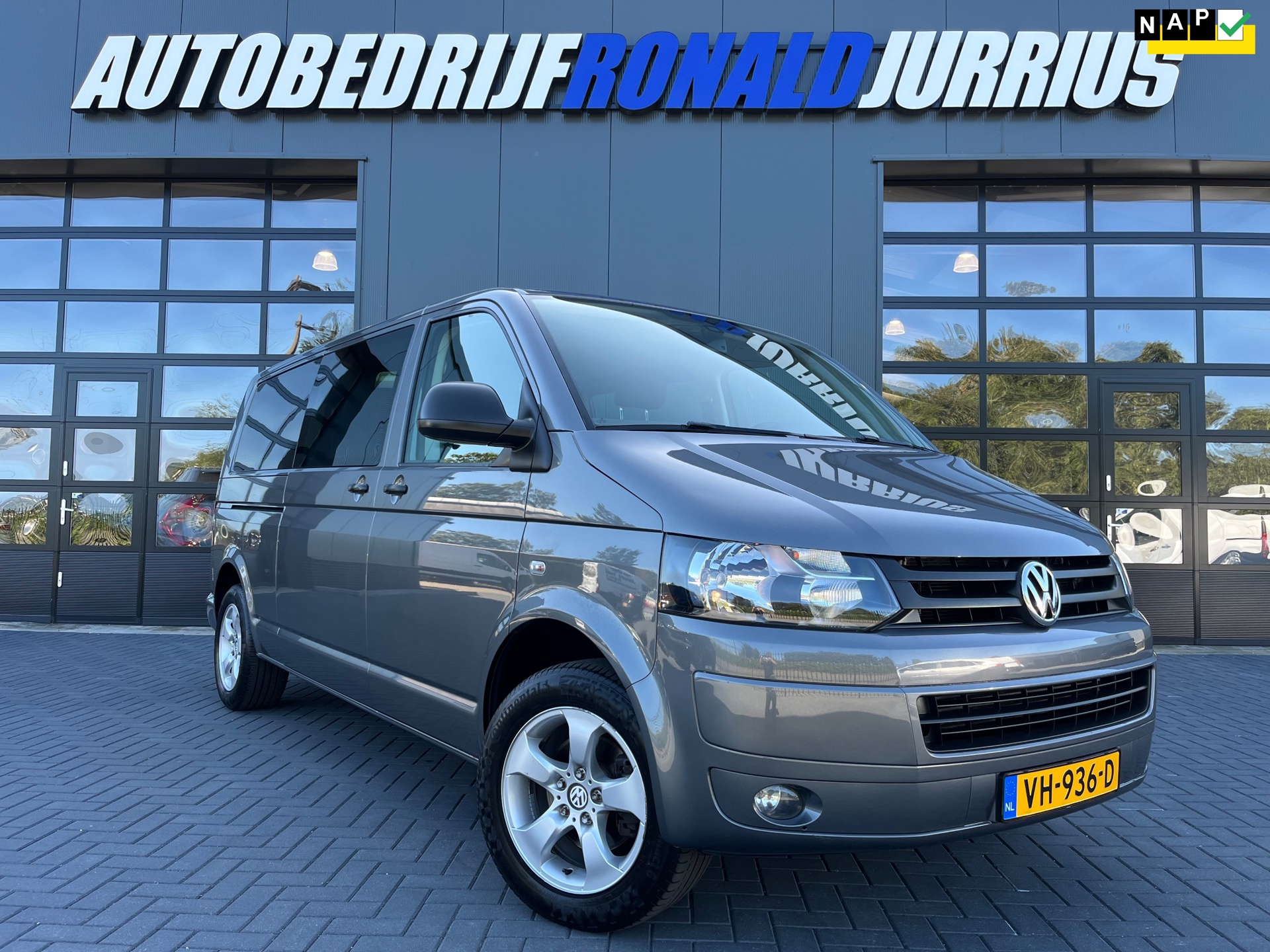 Volkswagen Transporter 2.0 TDI L2H1 DC Comfortline NL.Auto/180Pk/1Ste Eigenaar/Trekhaak/Airco/5Pers./Lage.Km./Goed Onderhouden