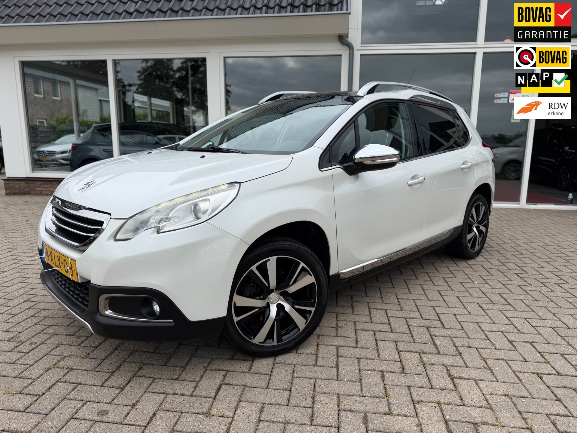 Peugeot 2008 1.6 VTi Féline Sports/ Pano/ Leder/ Navigatie/Bluetooth/ Cruise