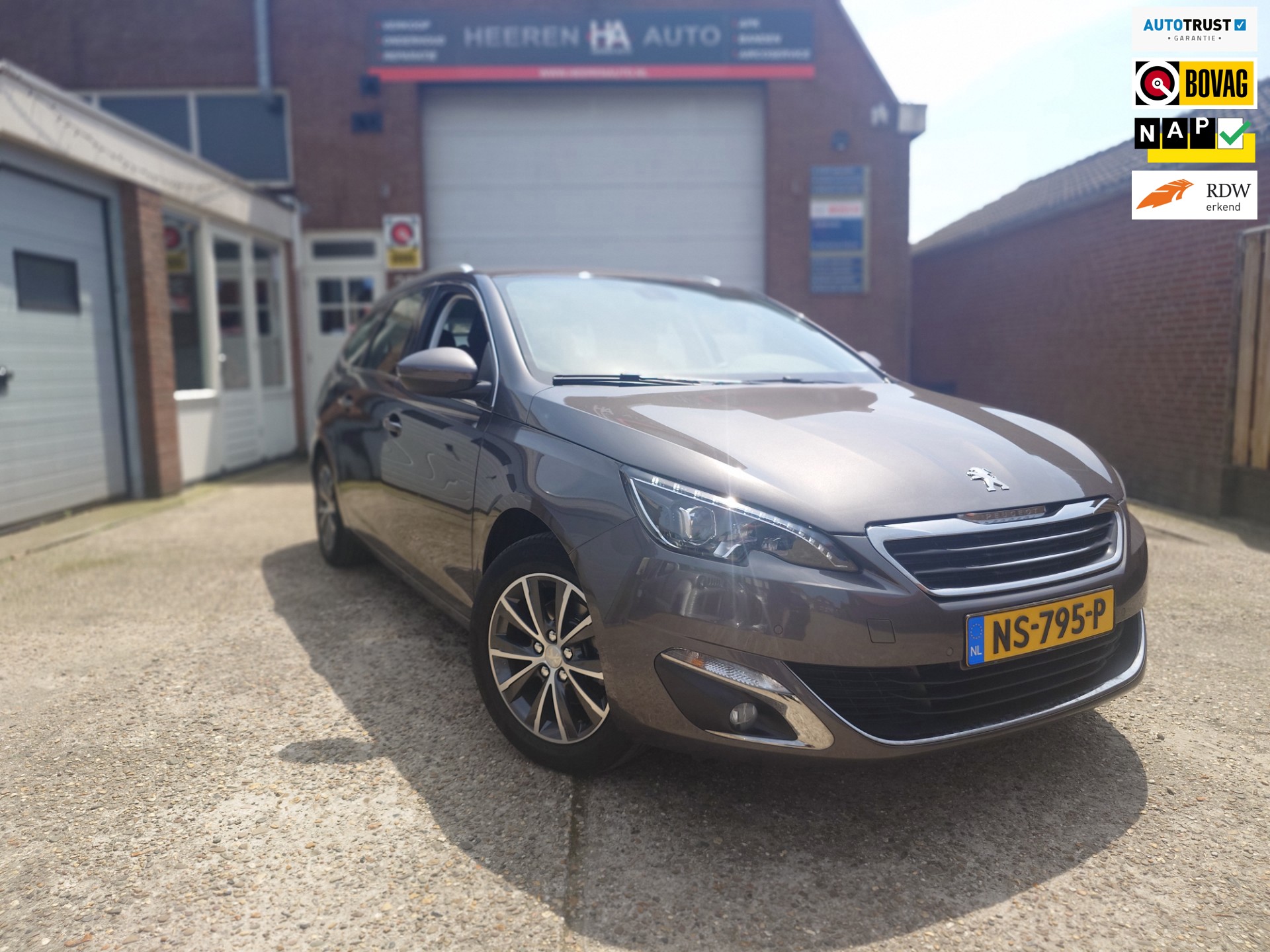Peugeot 308 SW 1.2 PureTech Allure, Dealer onderhouden, 1e Eigenaar, Navigatie