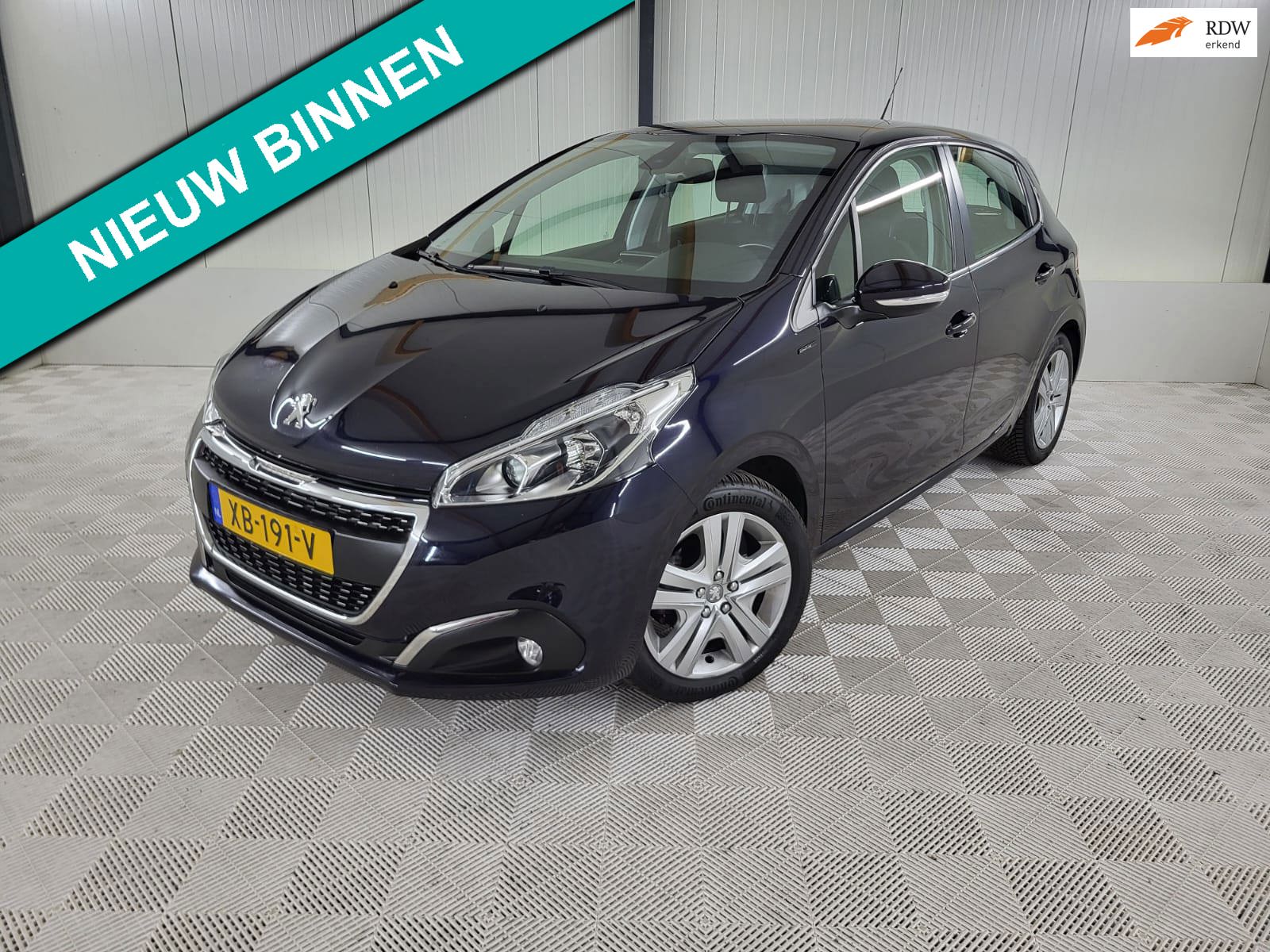 Peugeot 208 1.2 PureTech Signature, Carplay, Parkeersensoren, Navigatie