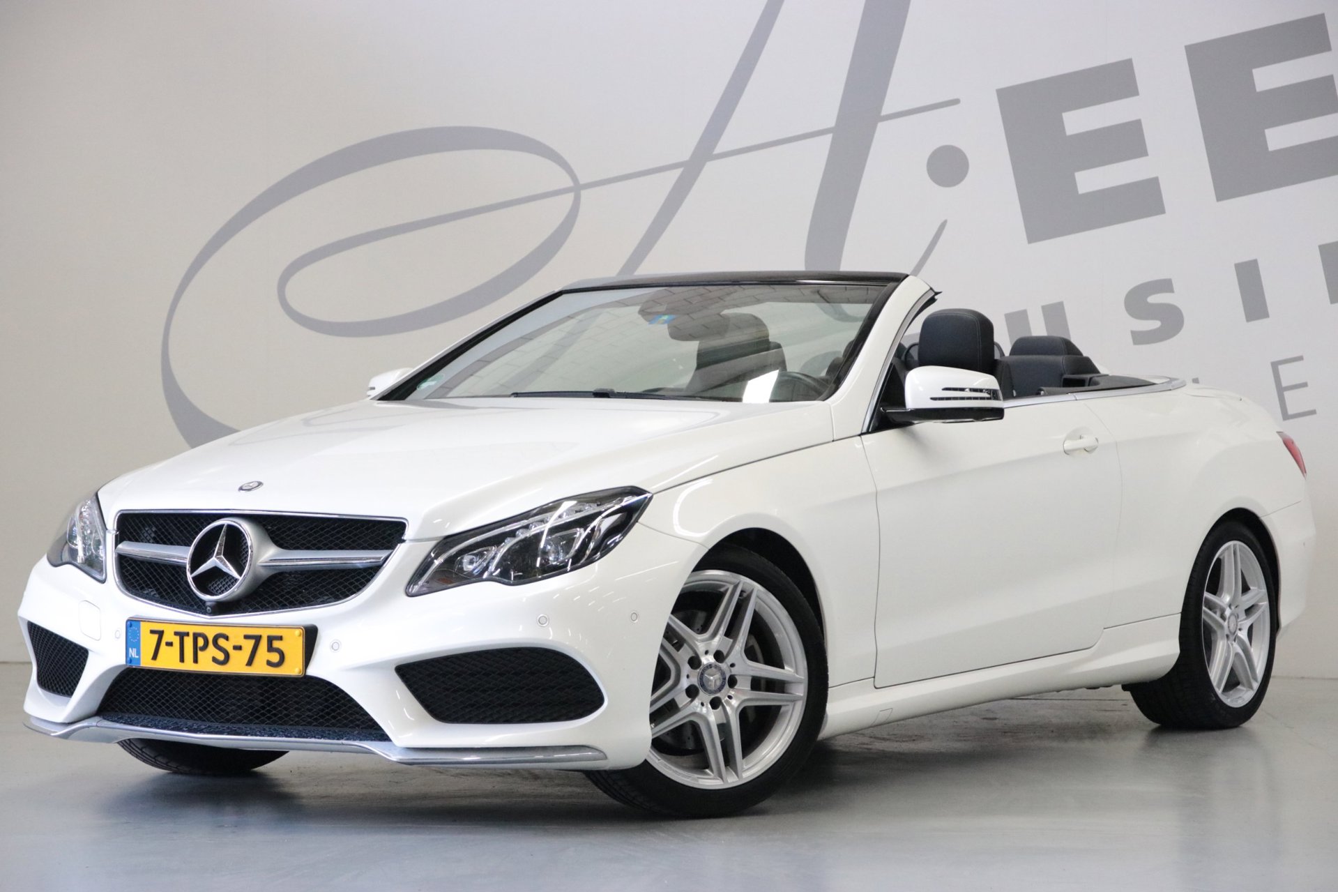 Mercedes-Benz E-klasse Cabrio 200 360' camera/ AMG-styling/ NAP/ Origineel NL