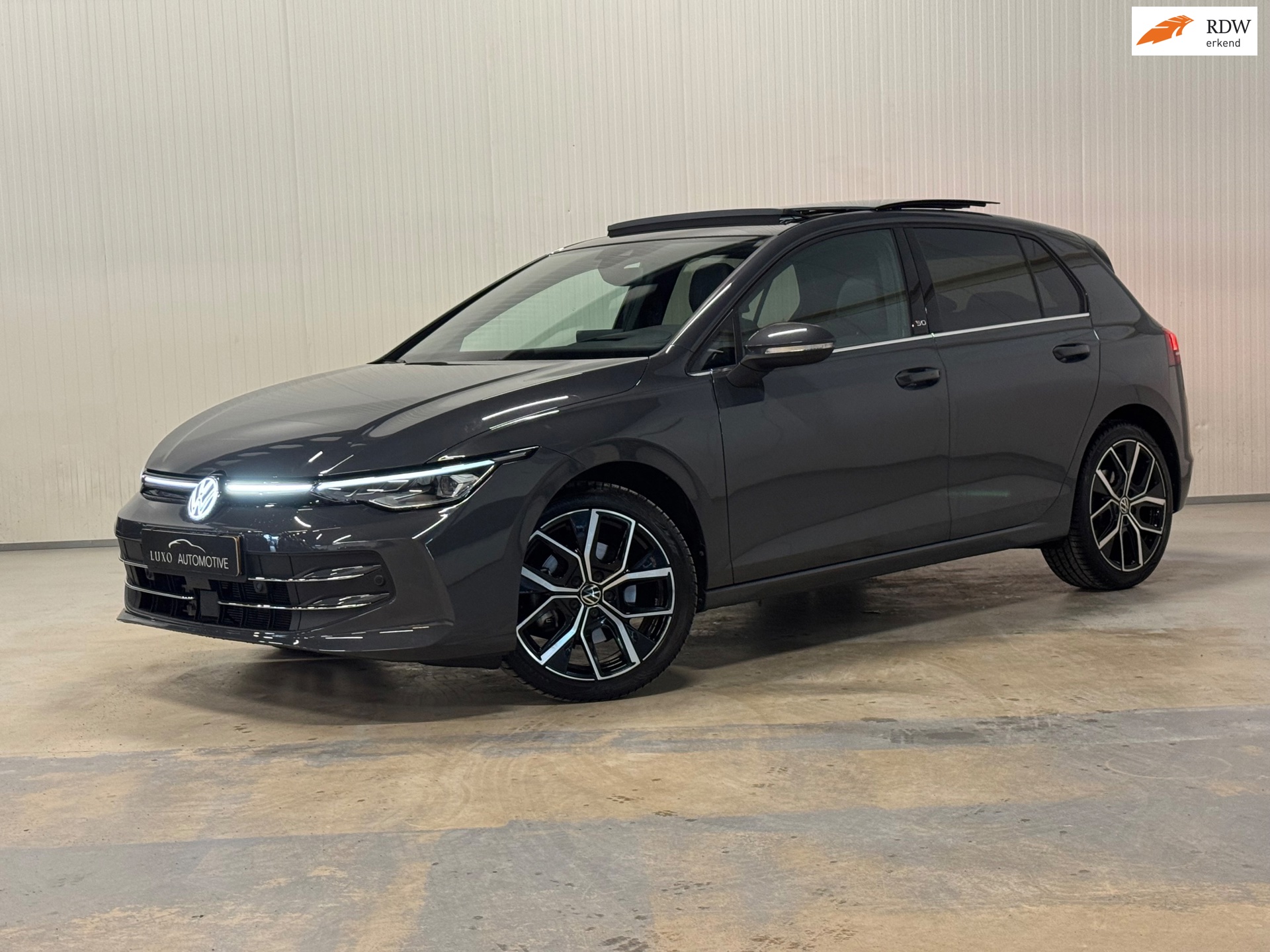 Volkswagen Golf 1.5 eTSI R-Line Edition | 50 JAHRE | FACELIFT | PANO | HUD | TREKHAAK