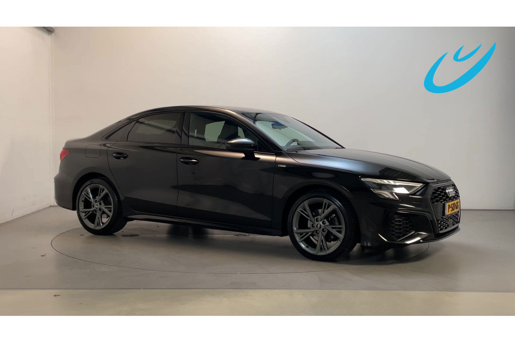 Audi A3 Limousine 30 TFSI S Edition S-Line LED Leder-Stof Navigatie Parkeersensoren