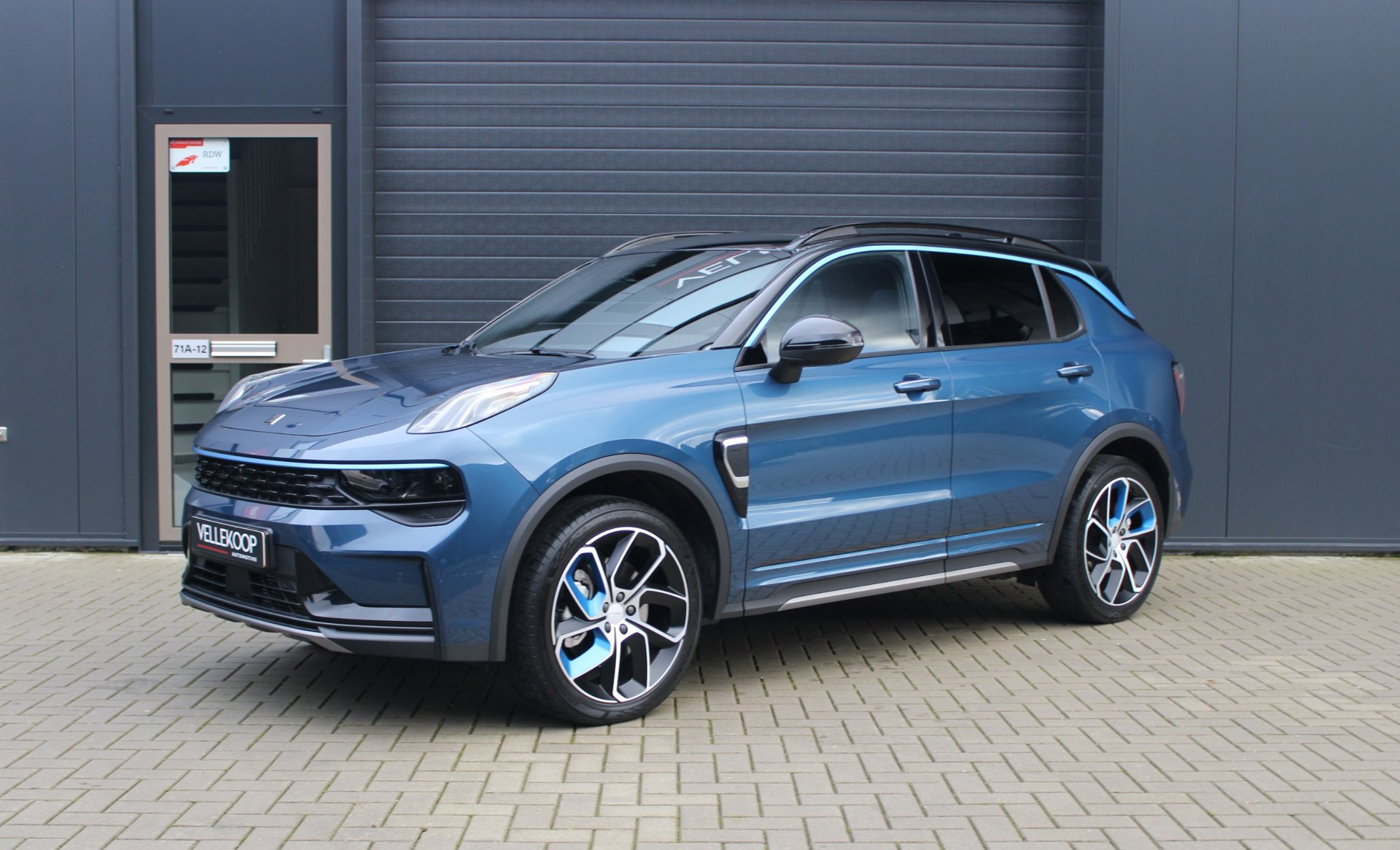 Lynk & Co 01 1.5 PHEV | Pano | Zwarte hemel | Adaptive Cruise | Keyless | Stuurverwarming | Infinity | BLIS | Fabrieksgarantie
