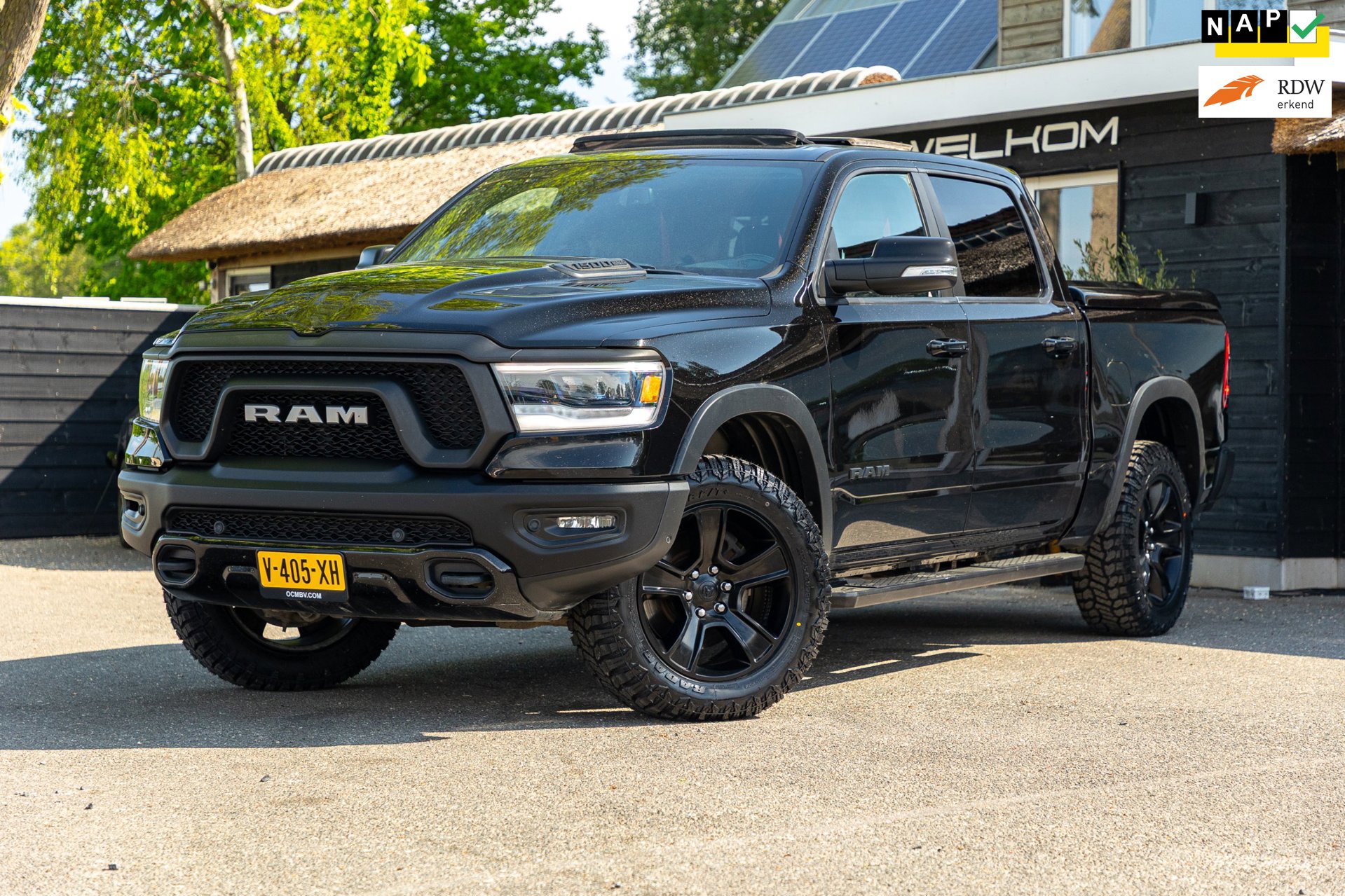 Dodge Ram 1500 5.7 V8 4x4 Crew Cab Rebel Panoramadak I Leder zwart rood I Camera I Nieuwe banden I LPG I Luchtvering I Trekhaak