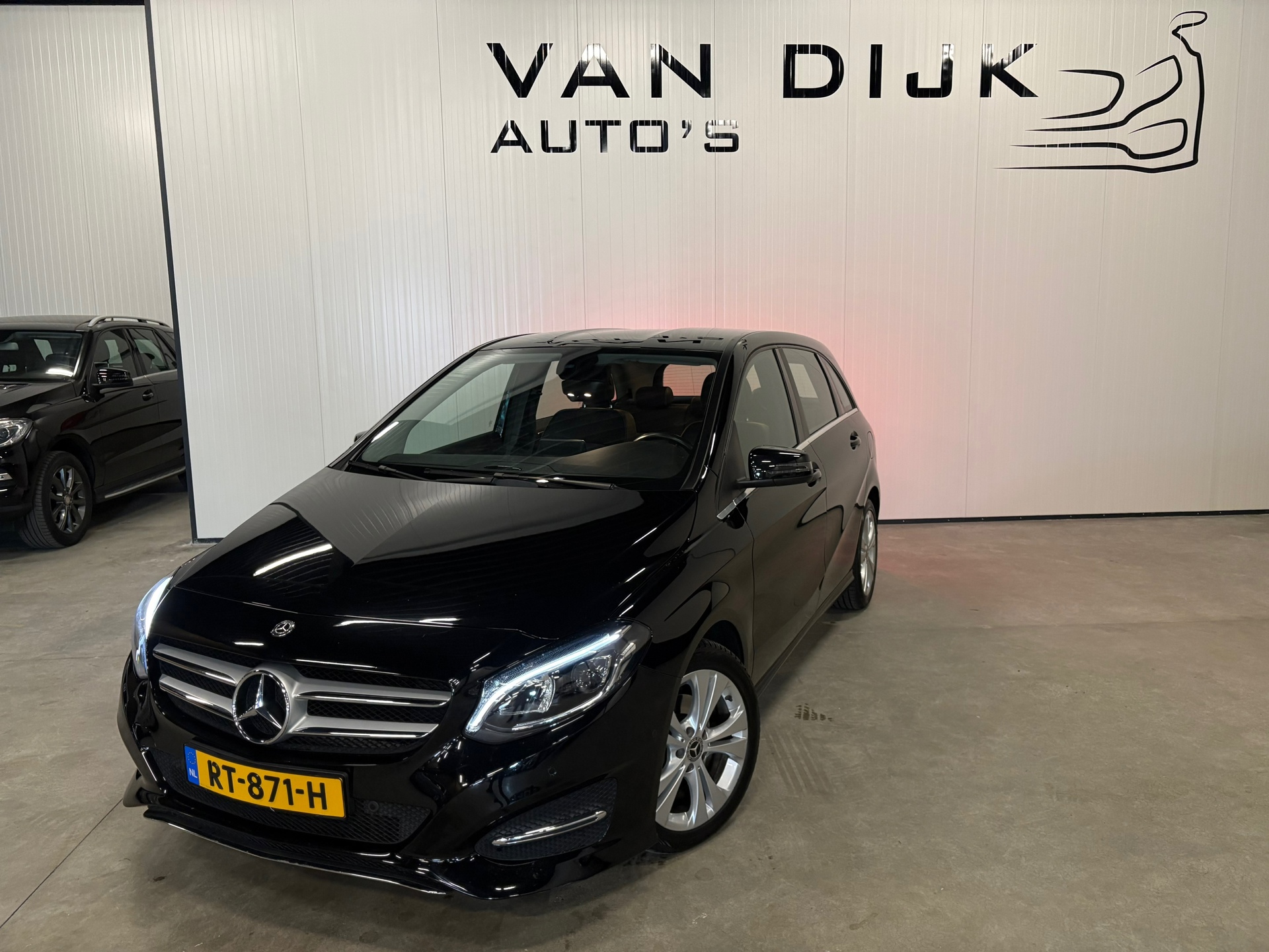 Mercedes-Benz B-klasse 180 Ambition Trekhaak Navi LED