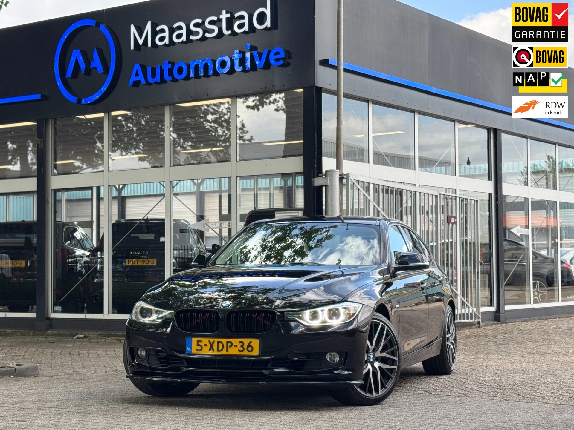BMW 3-serie 320i Executive Automaat NL auto Black on Black