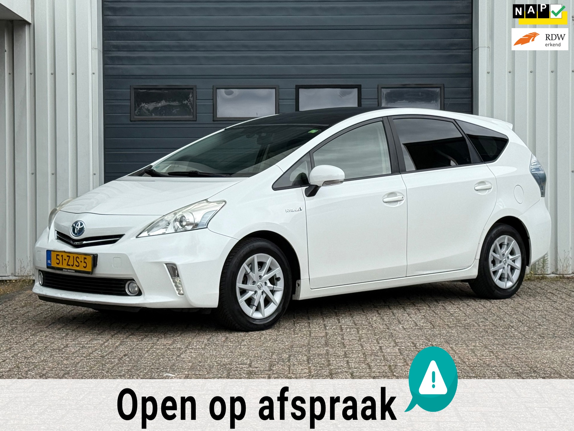 Toyota Prius Wagon 1.8 Aspiration 96g PANO / NAVI / LEER