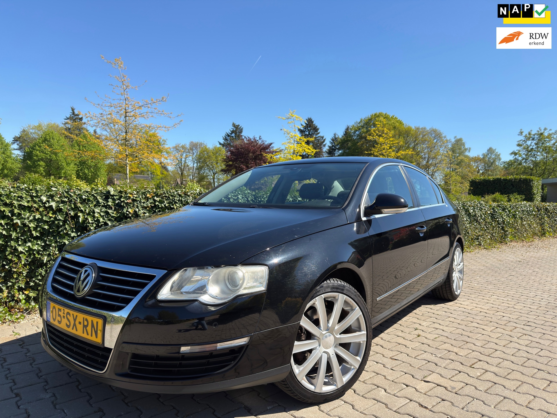 Volkswagen Passat 1.6 FSI Highline , Clima / Cruise / Leder / Navi-Multimedia / Isofix / Pdc / 18" Lm Velgen.