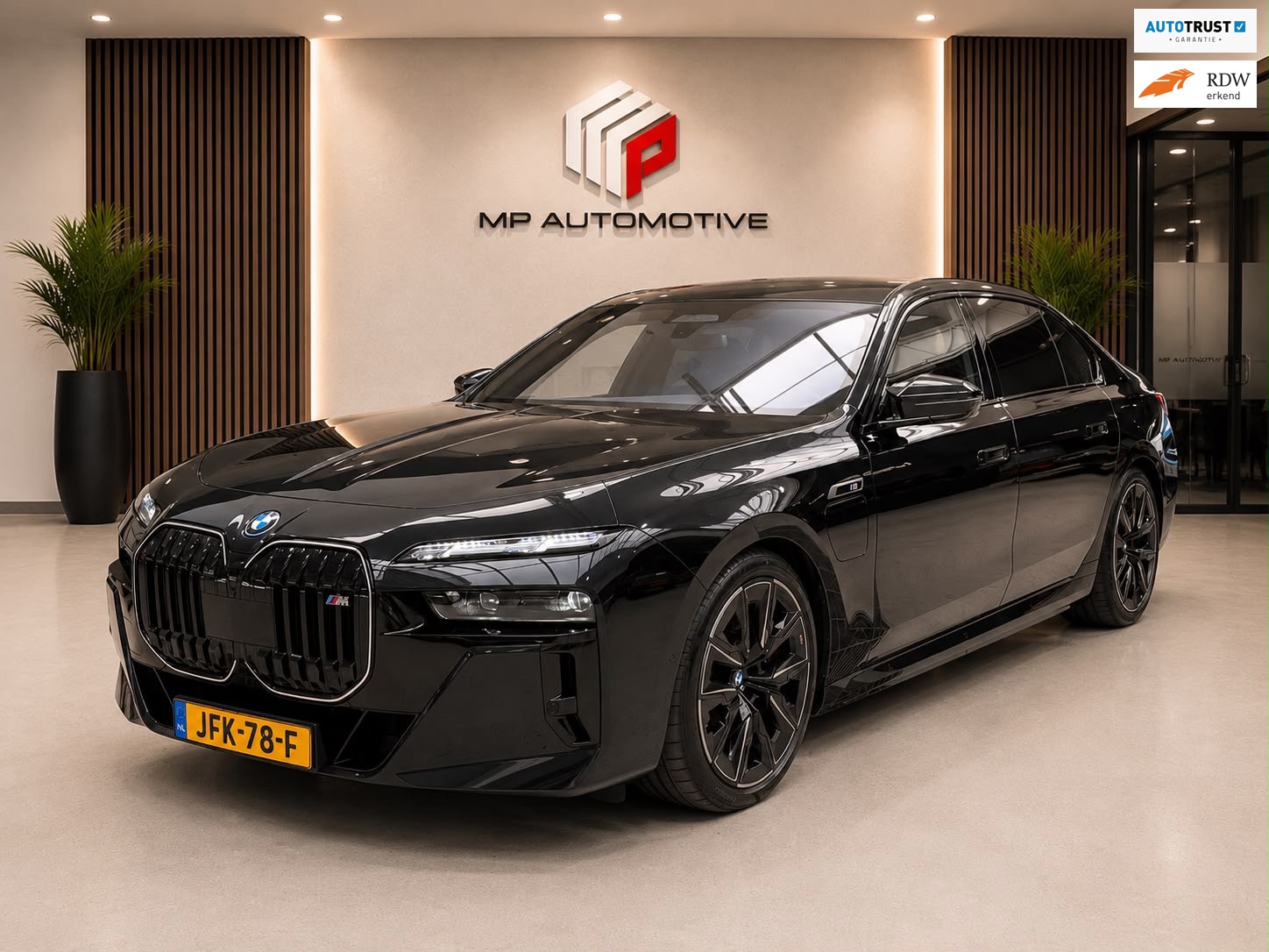 BMW 7-serie M760e xDrive M-Sport|B&W|SkyL|Rear Seat|Theater Screen|Garantie