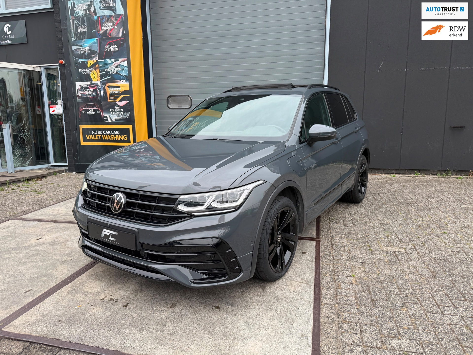 Volkswagen TIGUAN 1.4 TSI eHybrid R-Line Black edition | IQ | 360 | keyless | Pano| Head up | Carplay | Half leder/alcantara