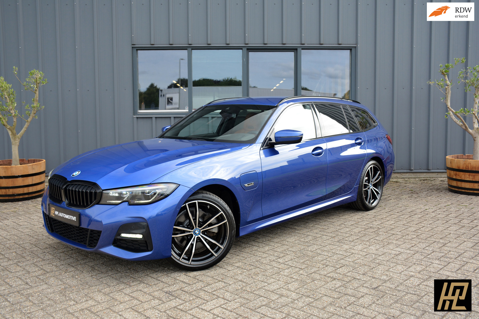 BMW 3-serie Touring 320e M Sport * Laser * 19" * M Kuipstoelen el. * Memory * Camera * Android/Carplay * Top conditie