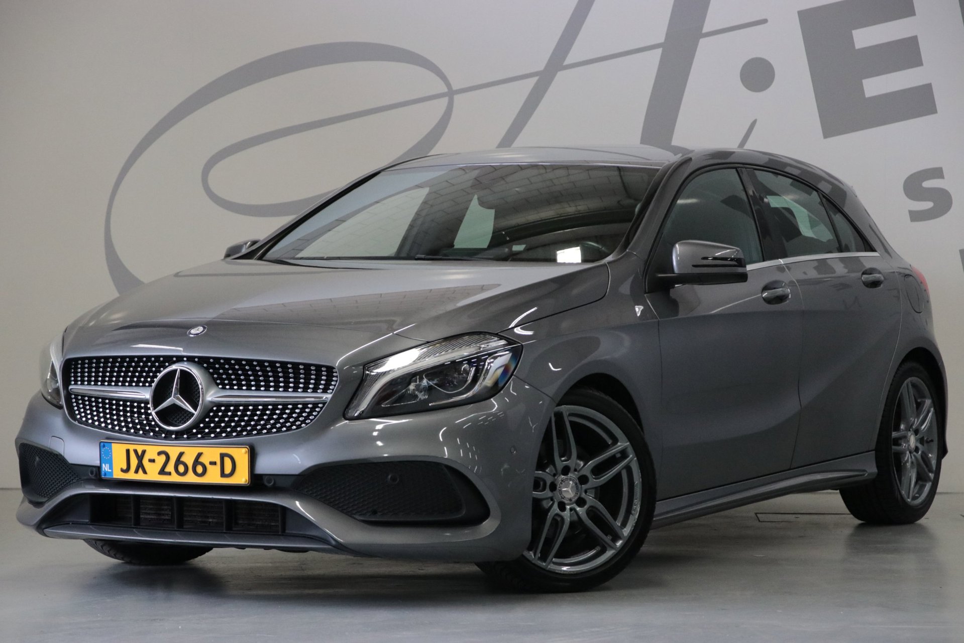 Mercedes-Benz A-klasse 180 AMG-styling/NAP/ Origineel NL