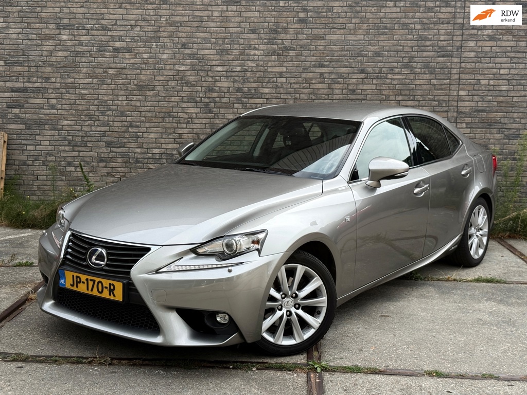 Lexus IS 300h 25th Edition Camera