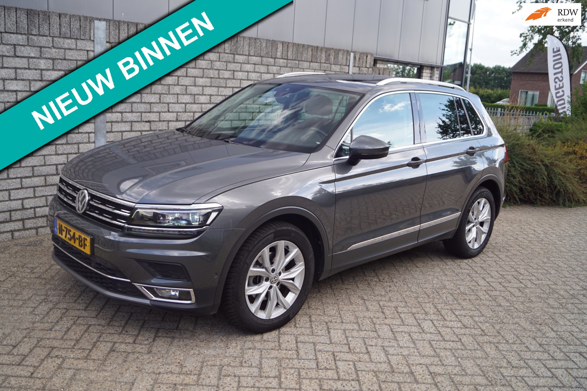 Volkswagen Tiguan 1.5 TSI ACT Highline Autom Panodak Alcantara Navi Camera Clima Apple Carplay Adaptieve Cruise 2x PDC LMV ENZ