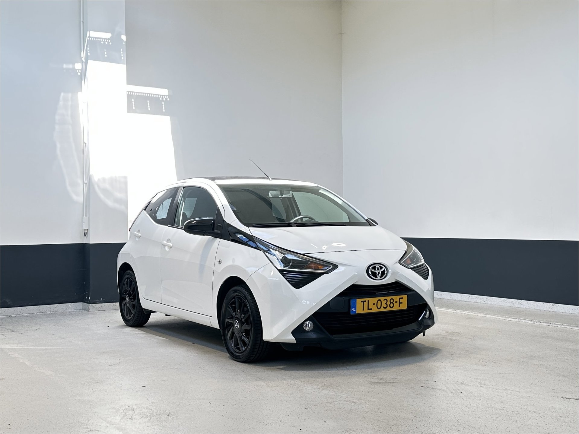 Toyota Aygo 1.0 VVT-i x-play cabrio | NL | 1 Eig | Apple Carplay/ Android auto| Camera|