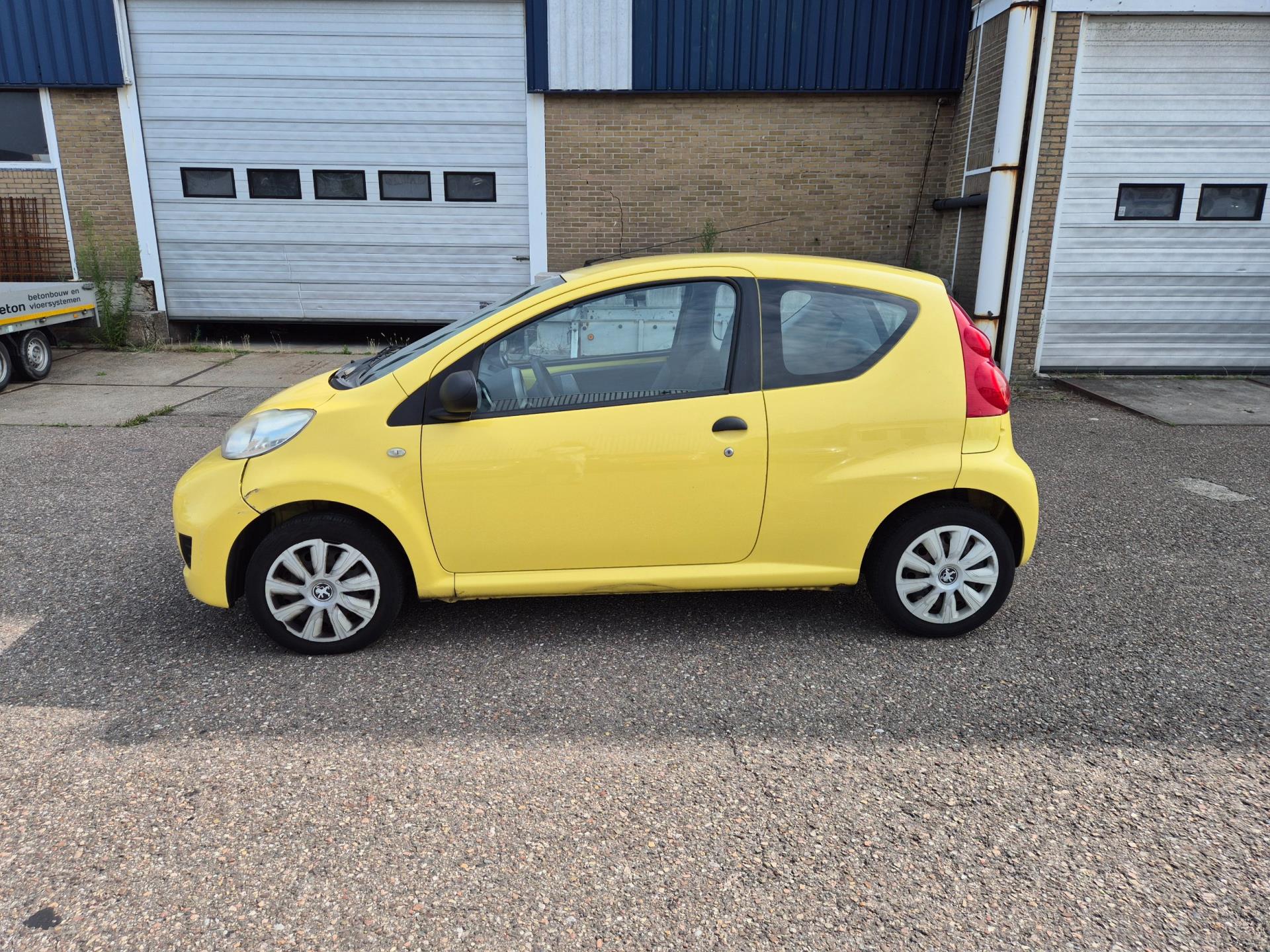 Peugeot 107 1.0-12V XR, apk nieuw bij aflevering