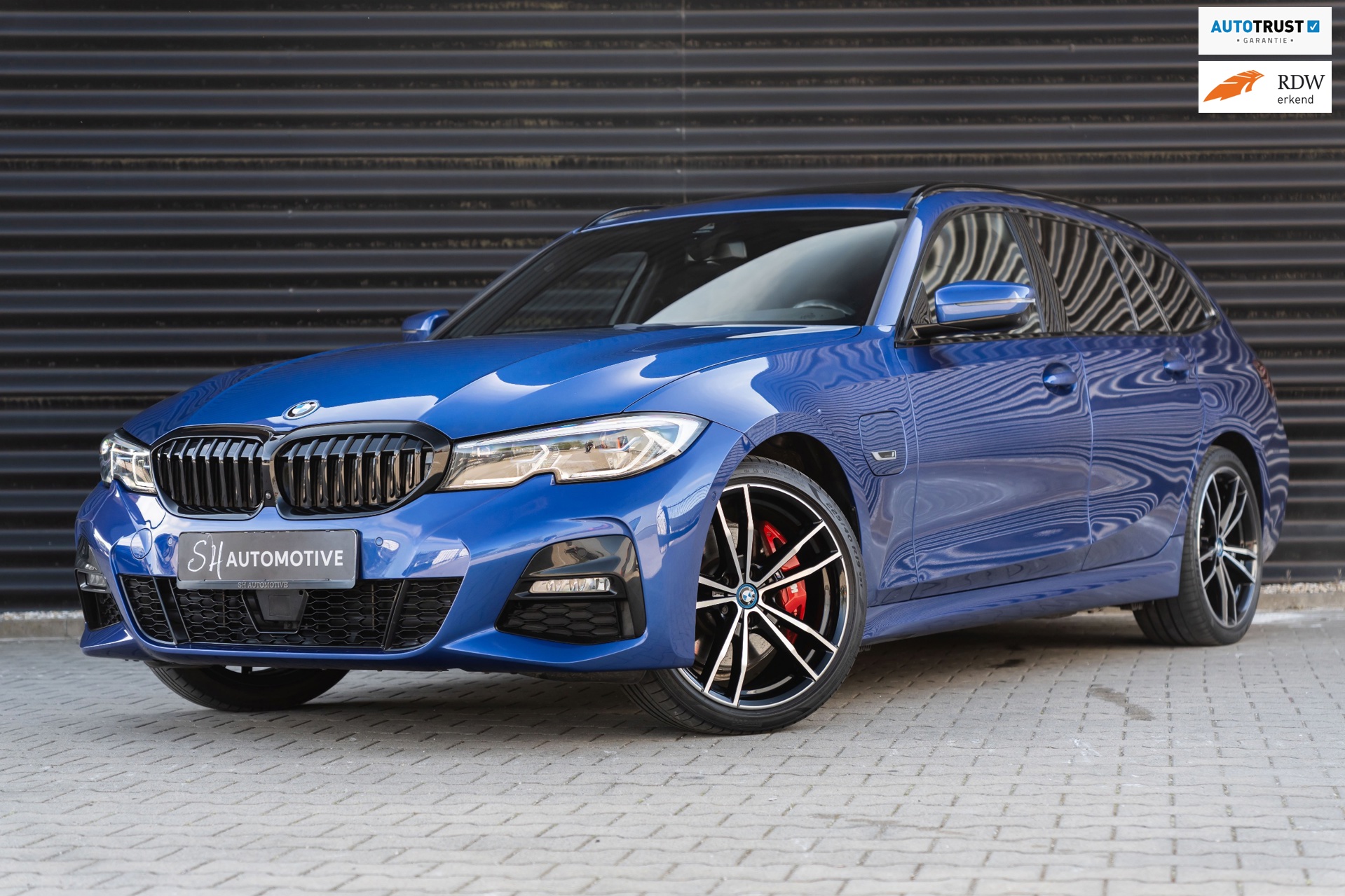 BMW 3-serie 330e High Executive M Sport / PANO / LEDER / TREKHAAK / 360 CAMERA