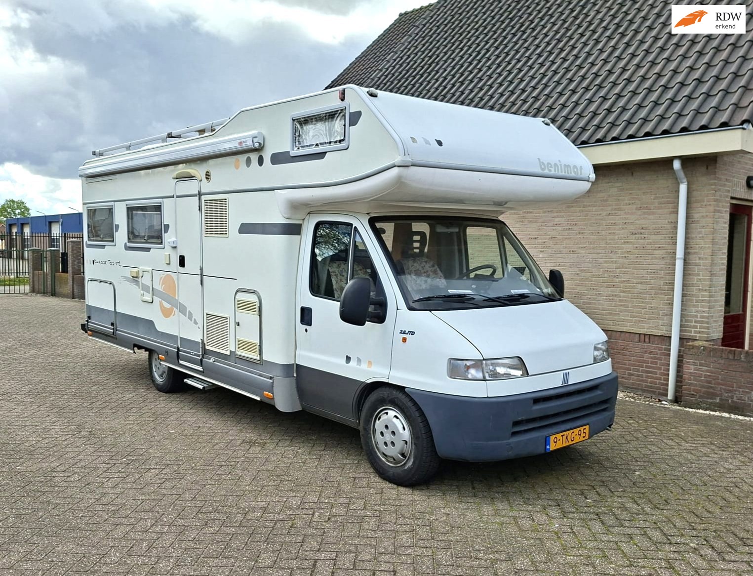 Benimar EUROPE TOP Ringverwarming/Airco/4 persoons/WC/Luchtvering achteras