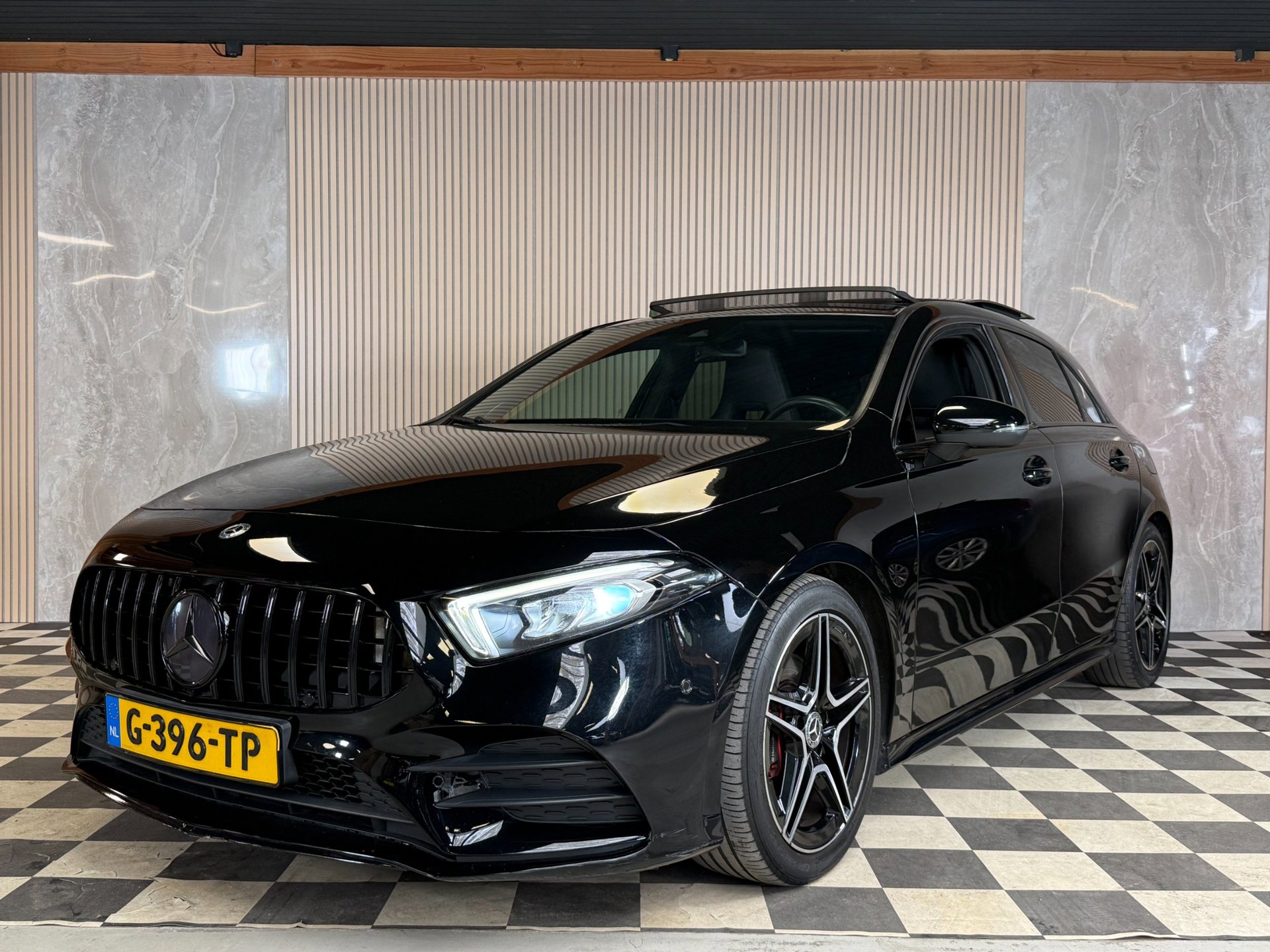Mercedes-Benz A-klasse 200 AMG Launch Edition Premium Pano/Sfeer/Camera