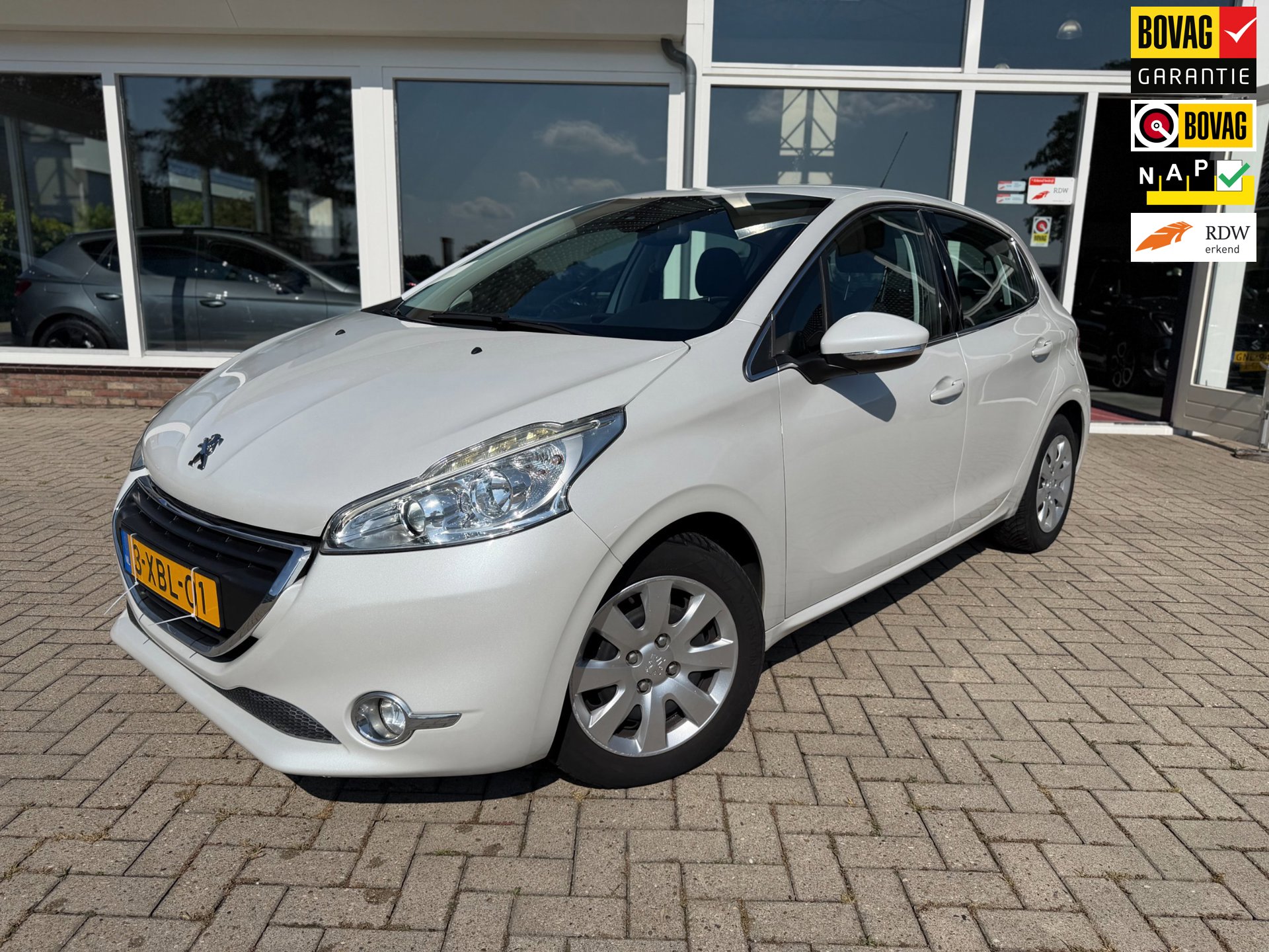 Peugeot 208 1.2 VTi Allure/ Nieuw riem/ Bluetooth/ Cruise/ 5drs/ Dealer onderhouden